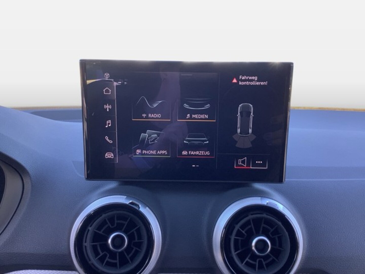 Bild über Audi Q2 advanced 35 TFSI 110(150) kW(PS) S tronic - für weitere Informationen kontaktieren Sie den Audi Partner