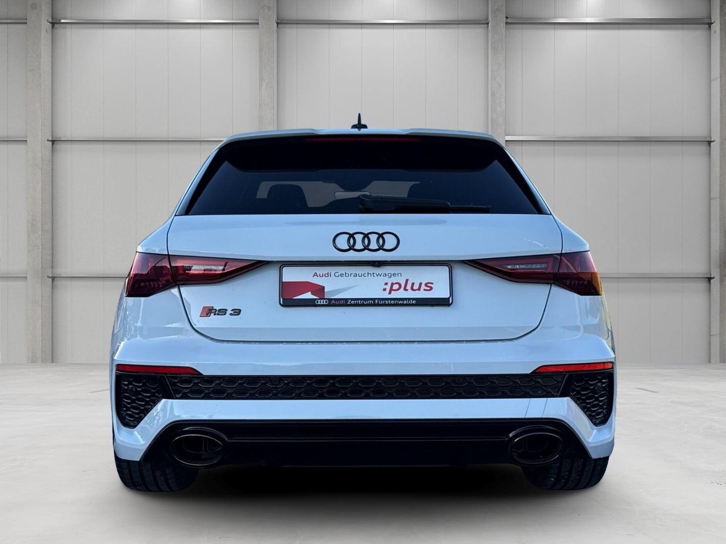 Bild über Audi RS 3 Sportback TFSI quattro S tronic - für weitere Informationen kontaktieren Sie den Audi Partner