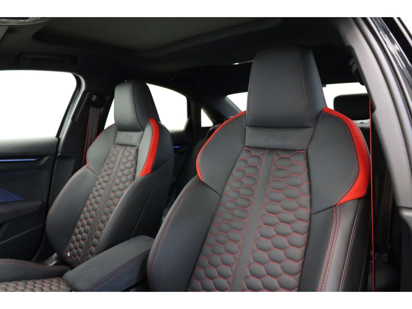 Bild über Audi RS 3 Limousine TFSI quattro 294 kW S tronic - für weitere Informationen kontaktieren Sie den Audi Partner