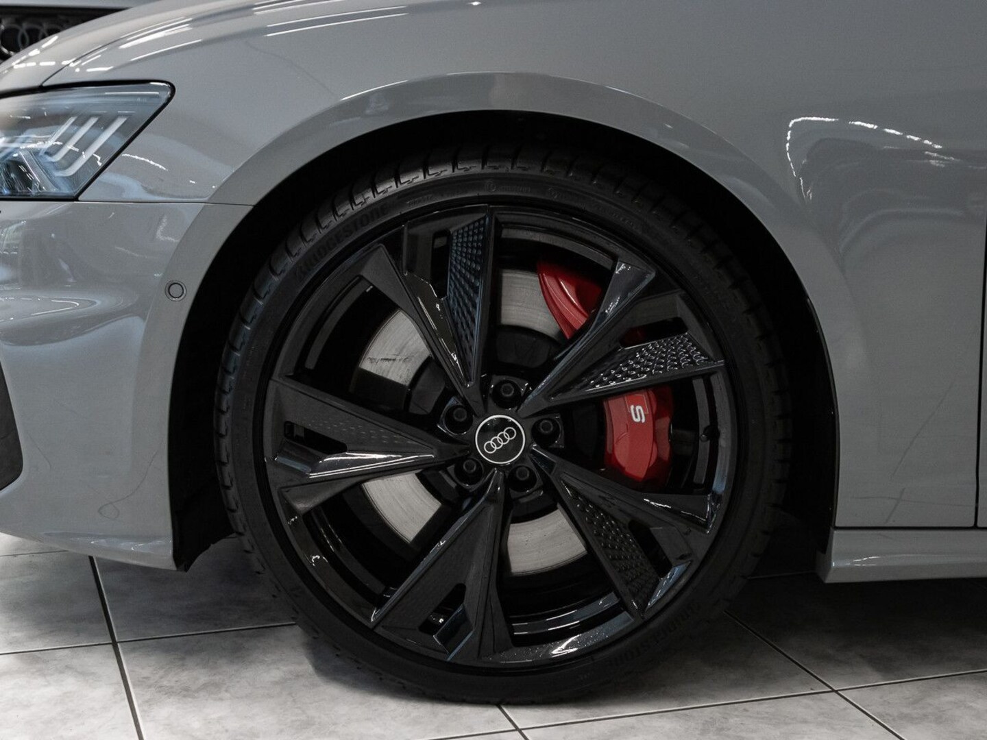 Bild über Audi S6 Avant TDI quattro tiptronic - für weitere Informationen kontaktieren Sie den Audi Partner