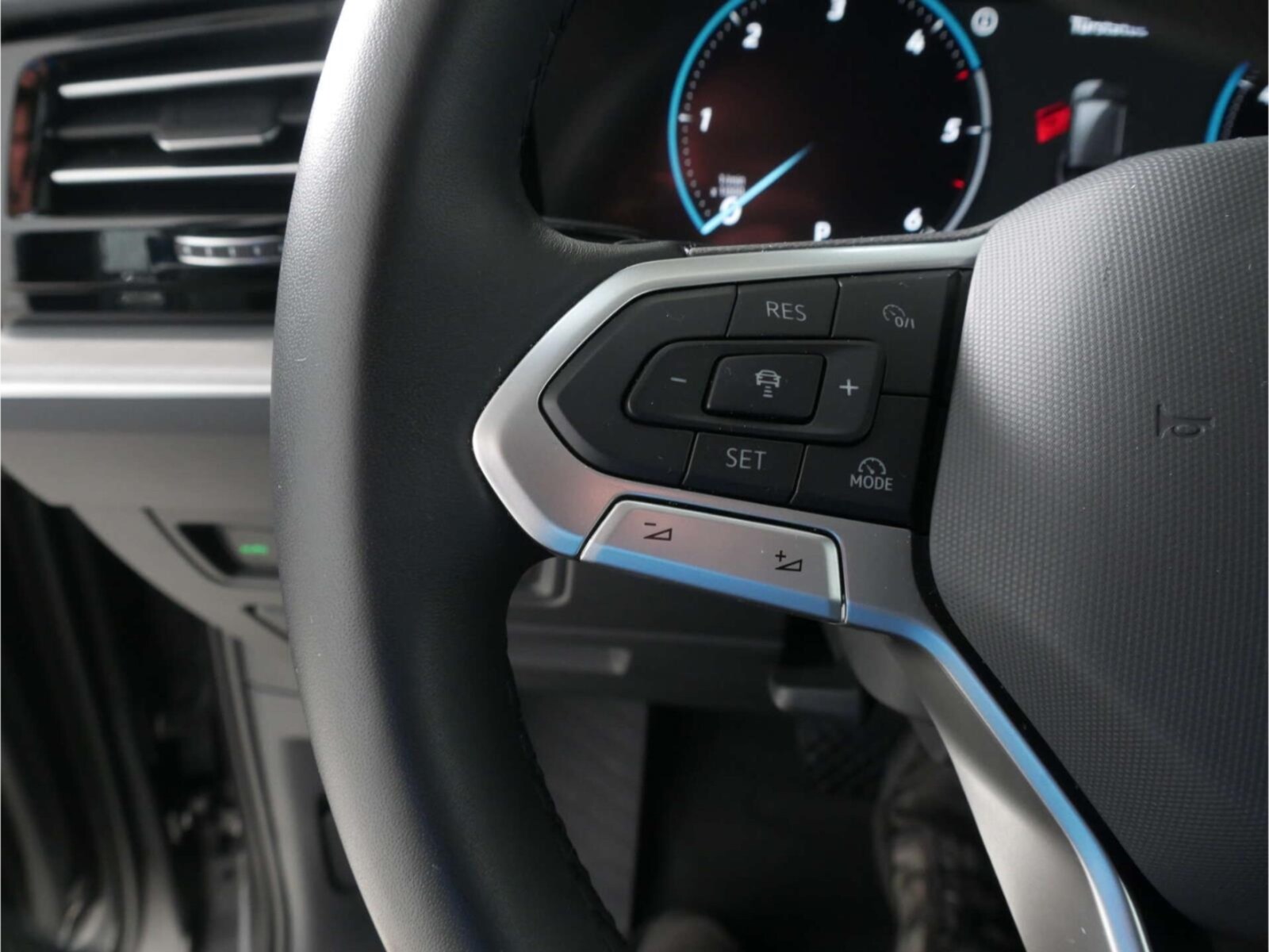 Volkswagen Touareg – Bild 13