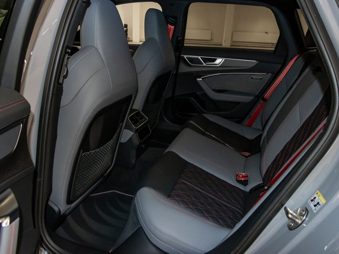 Bild über Audi S6 Avant TDI quattro tiptronic - für weitere Informationen kontaktieren Sie den Audi Partner