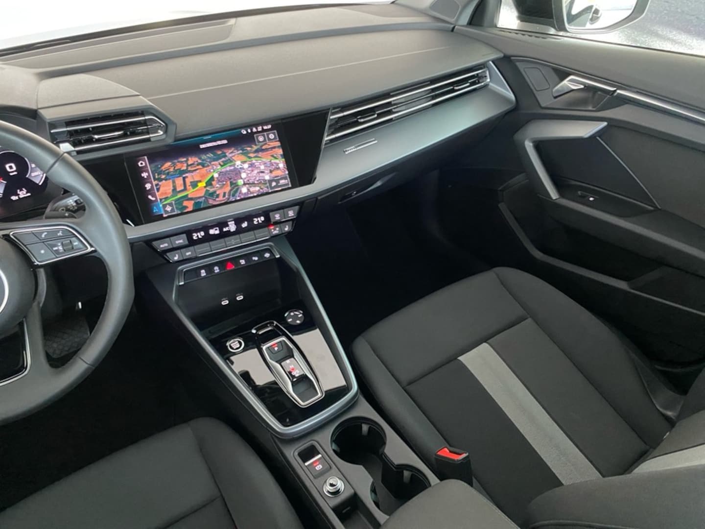Bild über Audi A3 Limousine TFSI 110 kW S tronic - für weitere Informationen kontaktieren Sie den Audi Partner