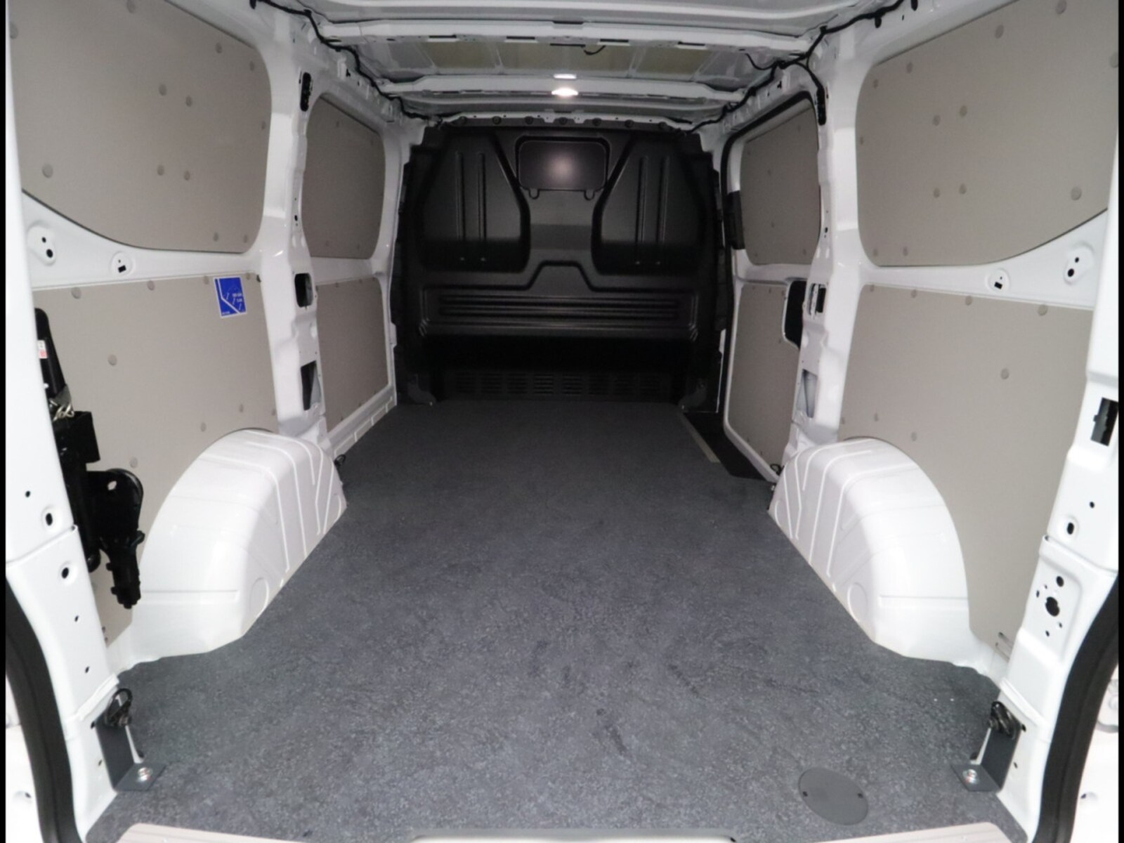 Volkswagen Transporter Kasten kurzer Radstand – Bild 12