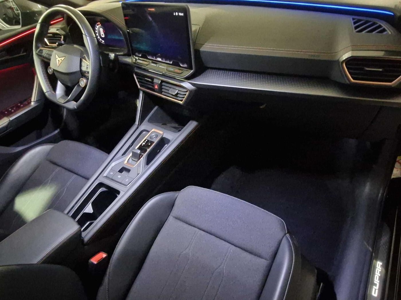 CUPRA Leon Sportstourer 1.5 eTSI DSG 110 kW (150 CV) — photo 5