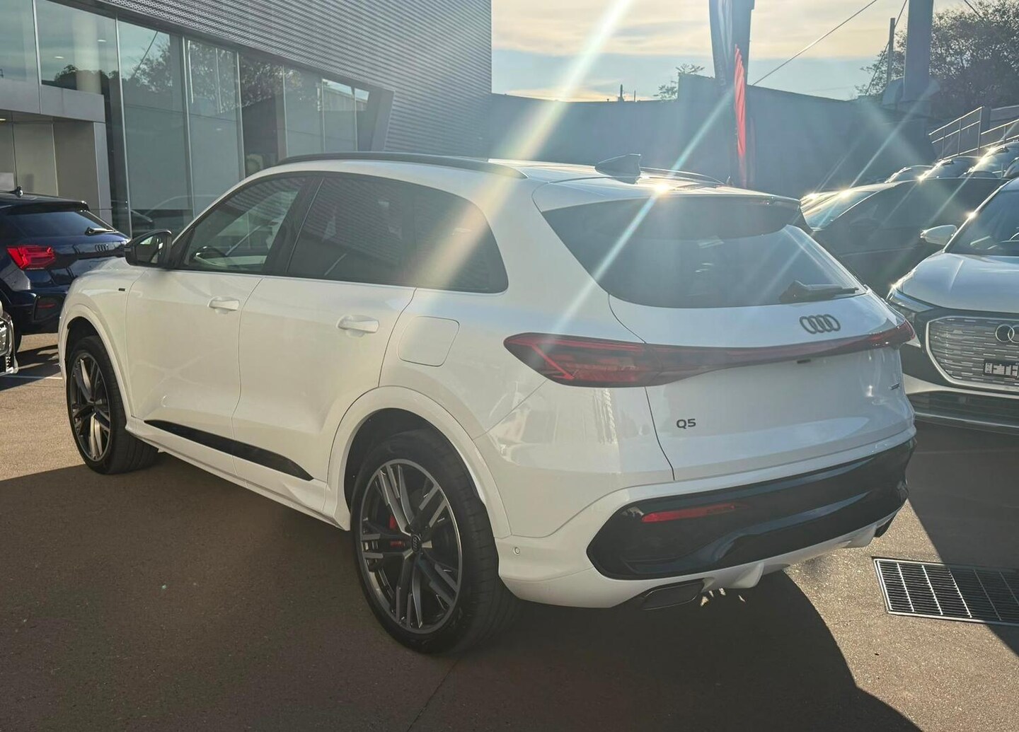 Image about Audi Q5 SUV e-hybrid quattro S tronic