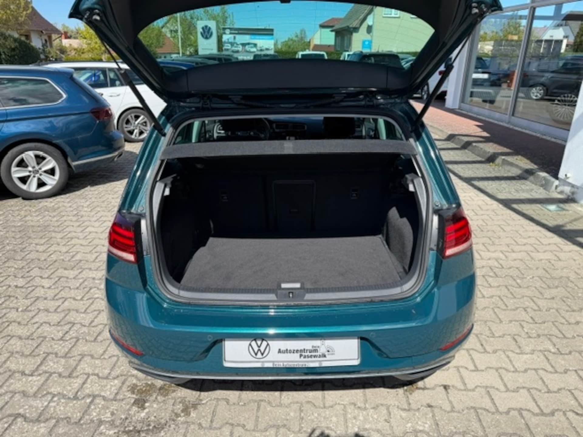 Volkswagen Golf SOUND