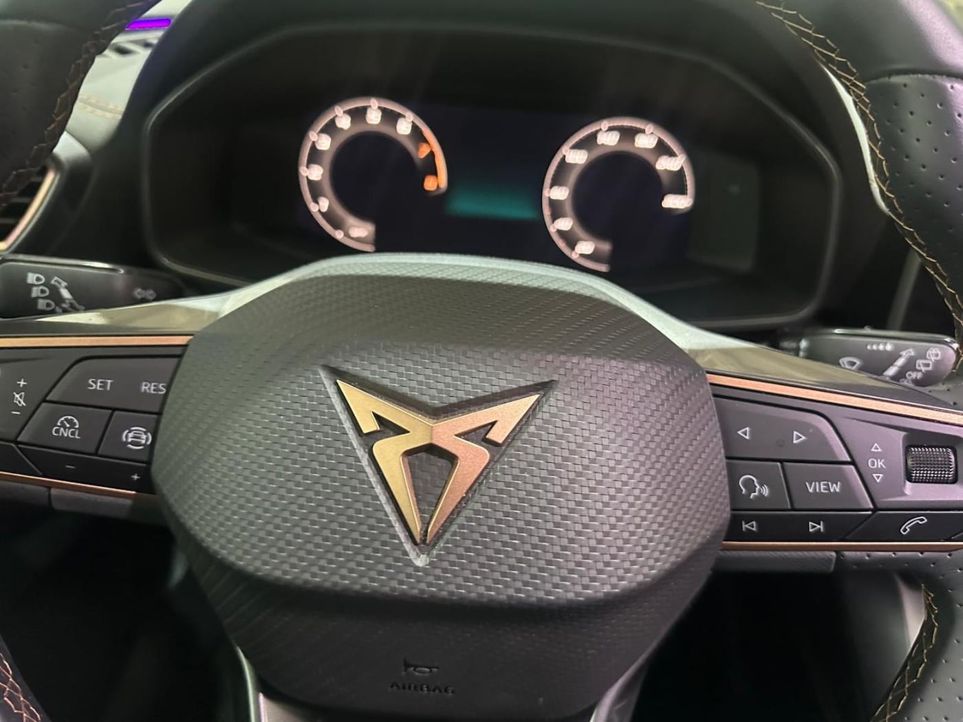 CUPRA Leon Sportstourer 1.5 eTSI DSG 110 kW (150 CV) — photo 17