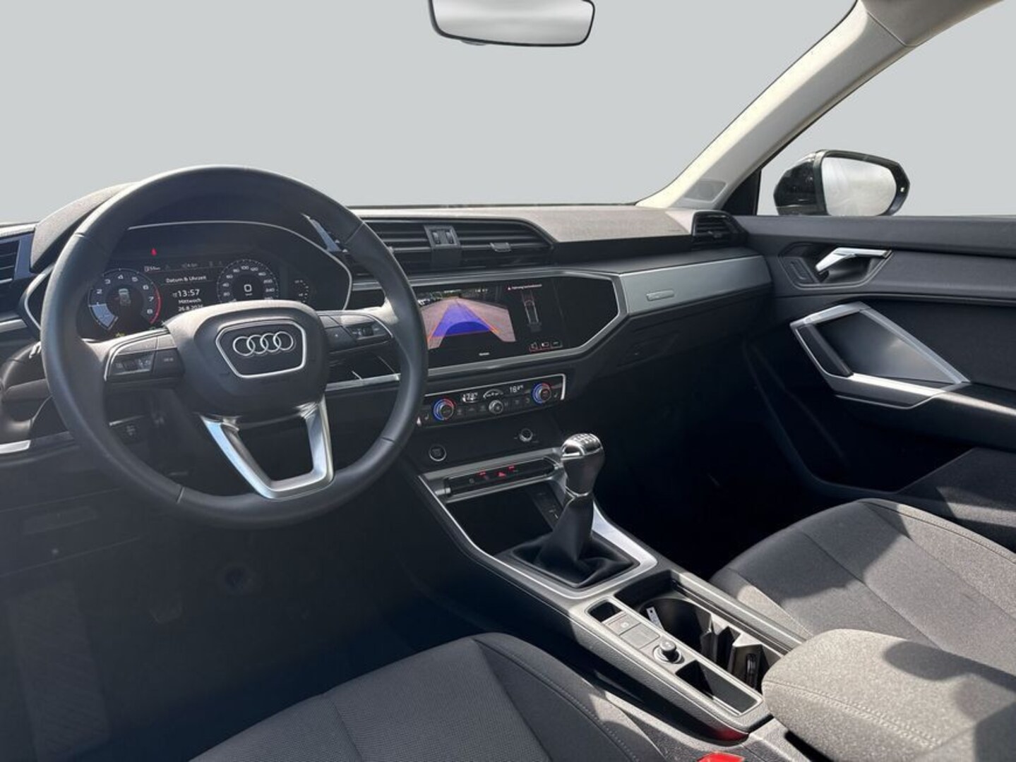 Bild über Audi Q3 S line 35 TFSI Schaltgetriebe - für weitere Informationen kontaktieren Sie den Audi Partner