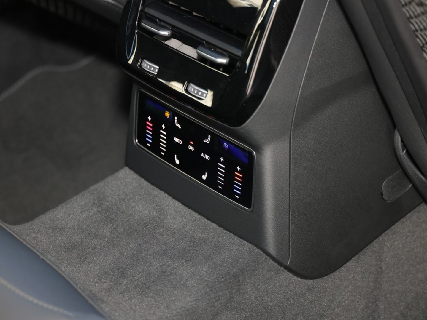 Bild über Audi A6 Avant TDI quattro 150 kW S tronic - für weitere Informationen kontaktieren Sie den Audi Partner