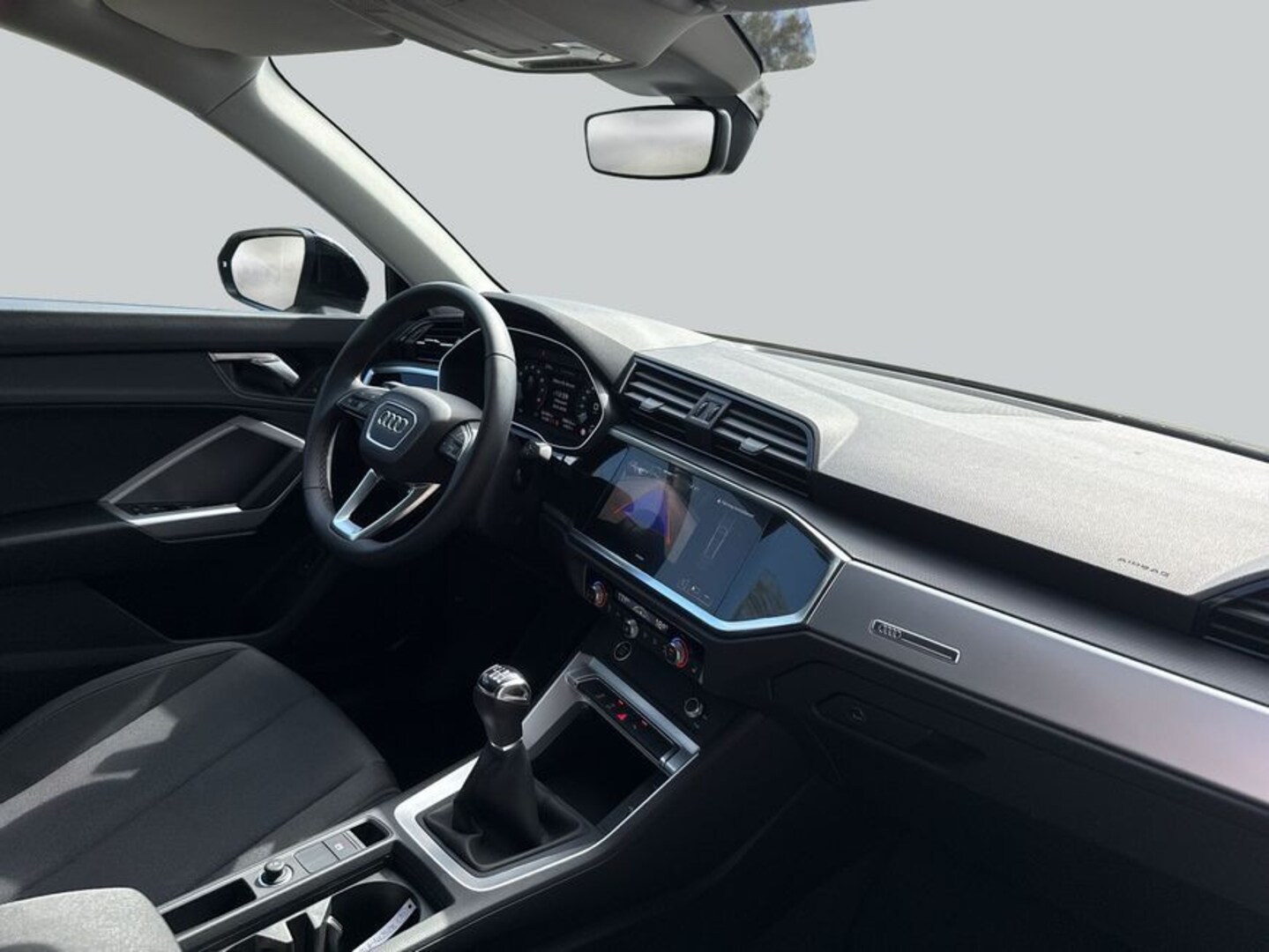 Bild über Audi Q3 S line 35 TFSI Schaltgetriebe - für weitere Informationen kontaktieren Sie den Audi Partner