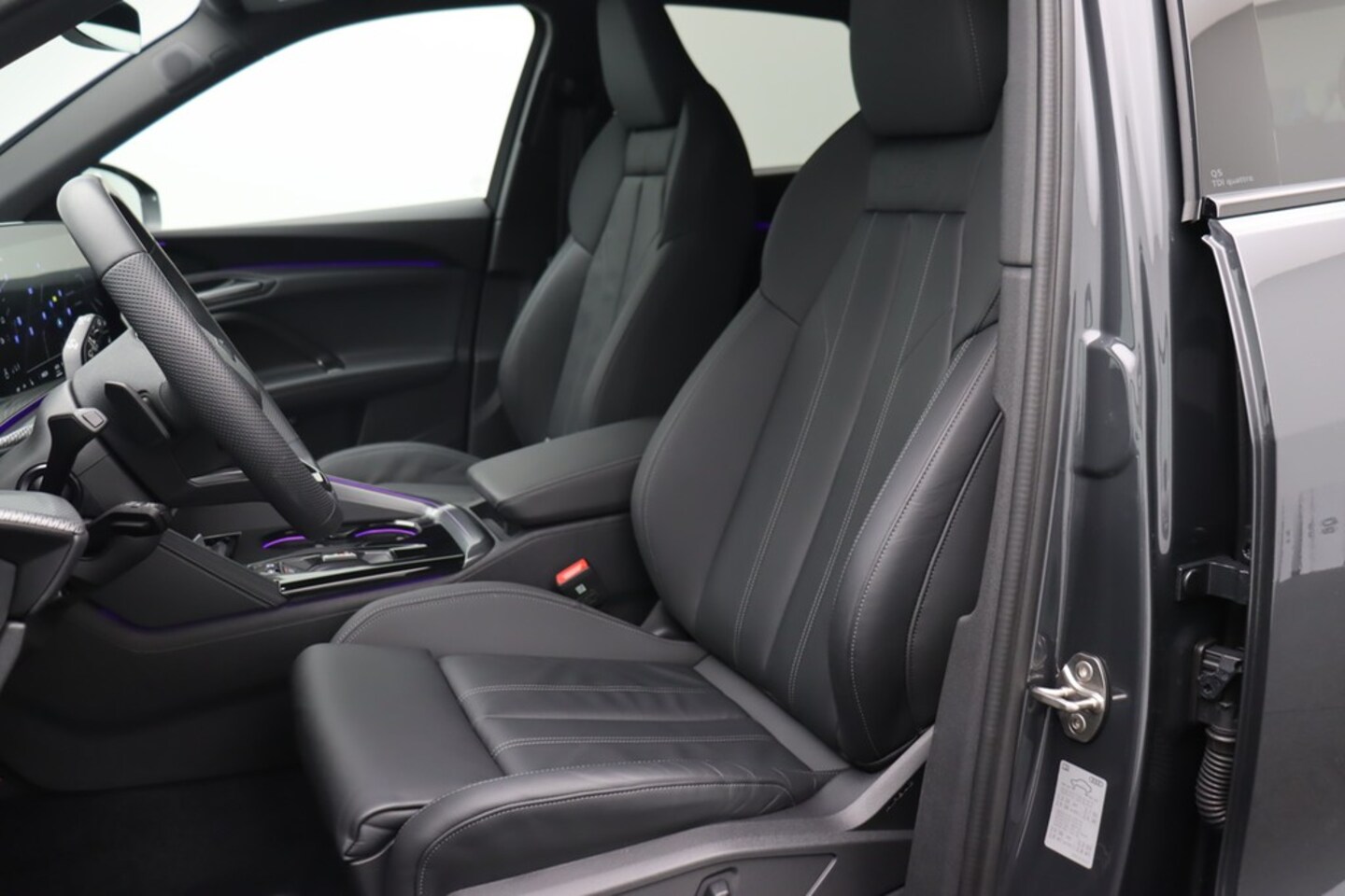 Bild über Audi Q5 SUV TDI quattro 150 kW S tronic - für weitere Informationen kontaktieren Sie den Audi Partner