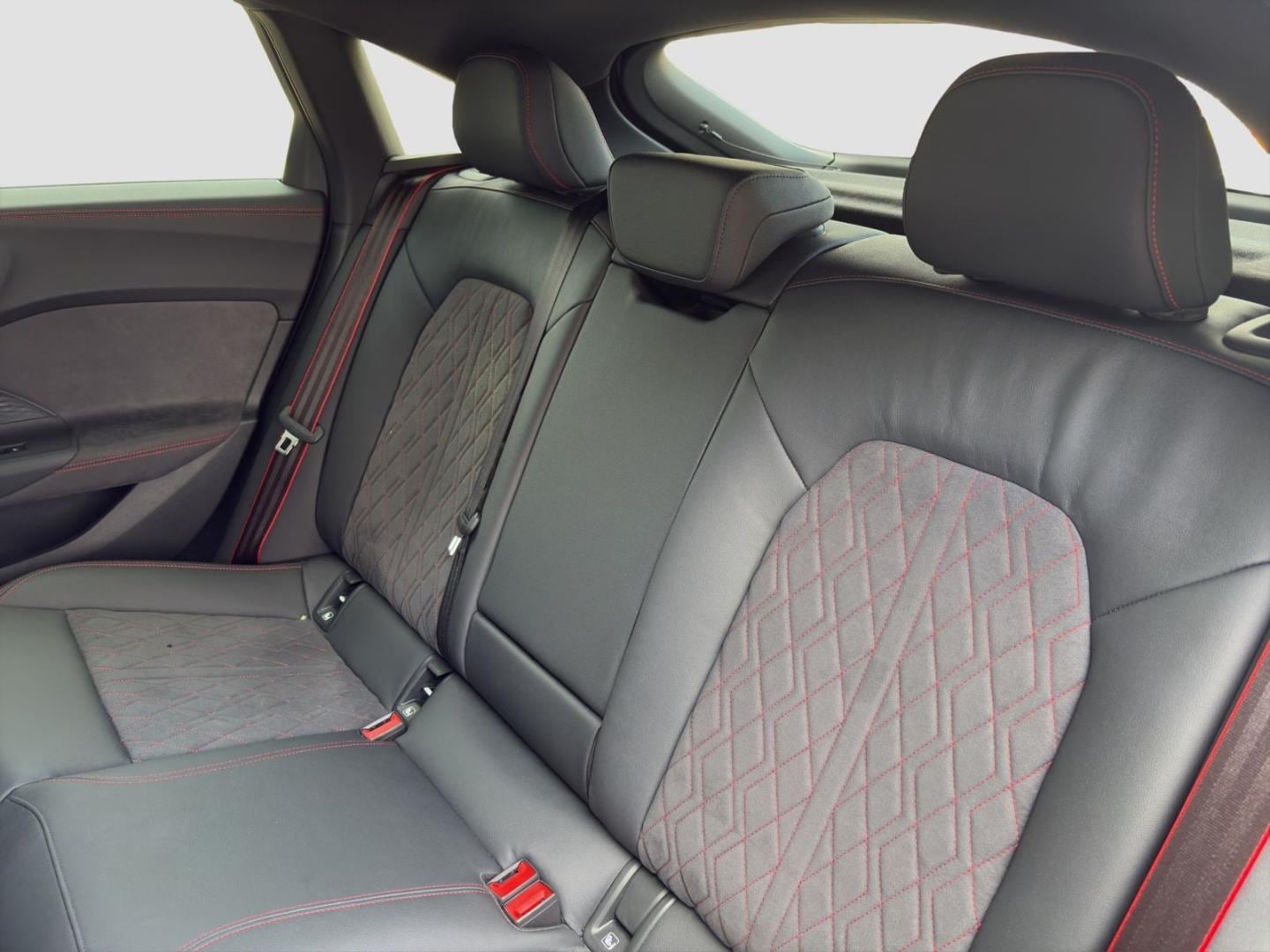 Bild über Audi A5 Limousine TDI quattro 150 kW S tronic - für weitere Informationen kontaktieren Sie den Audi Partner