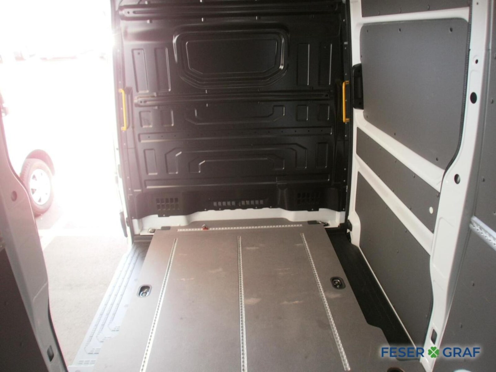 Volkswagen Crafter Kasten mittlerer Radstand – Bild 12