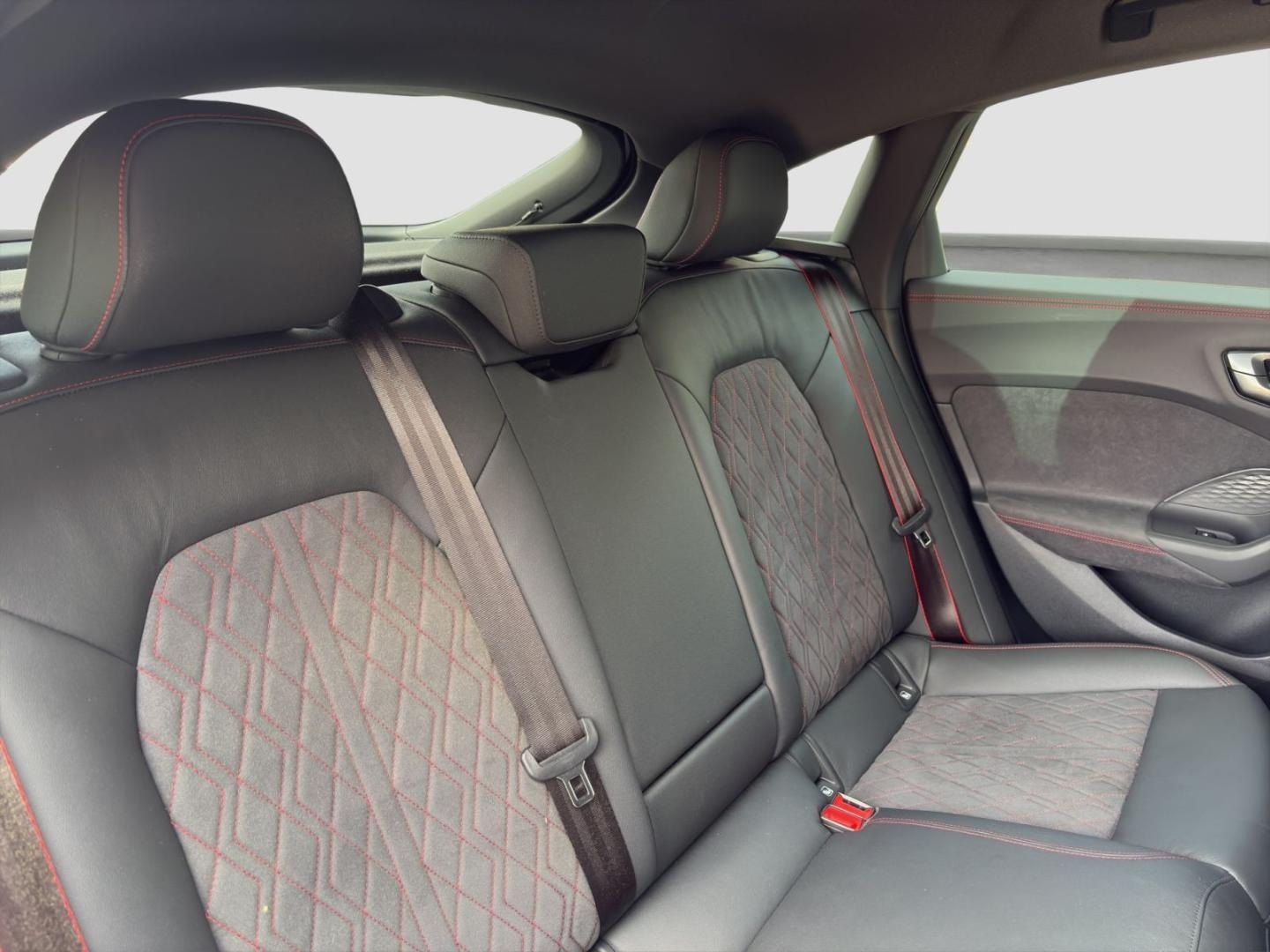 Bild über Audi A5 Limousine TDI quattro 150 kW S tronic - für weitere Informationen kontaktieren Sie den Audi Partner