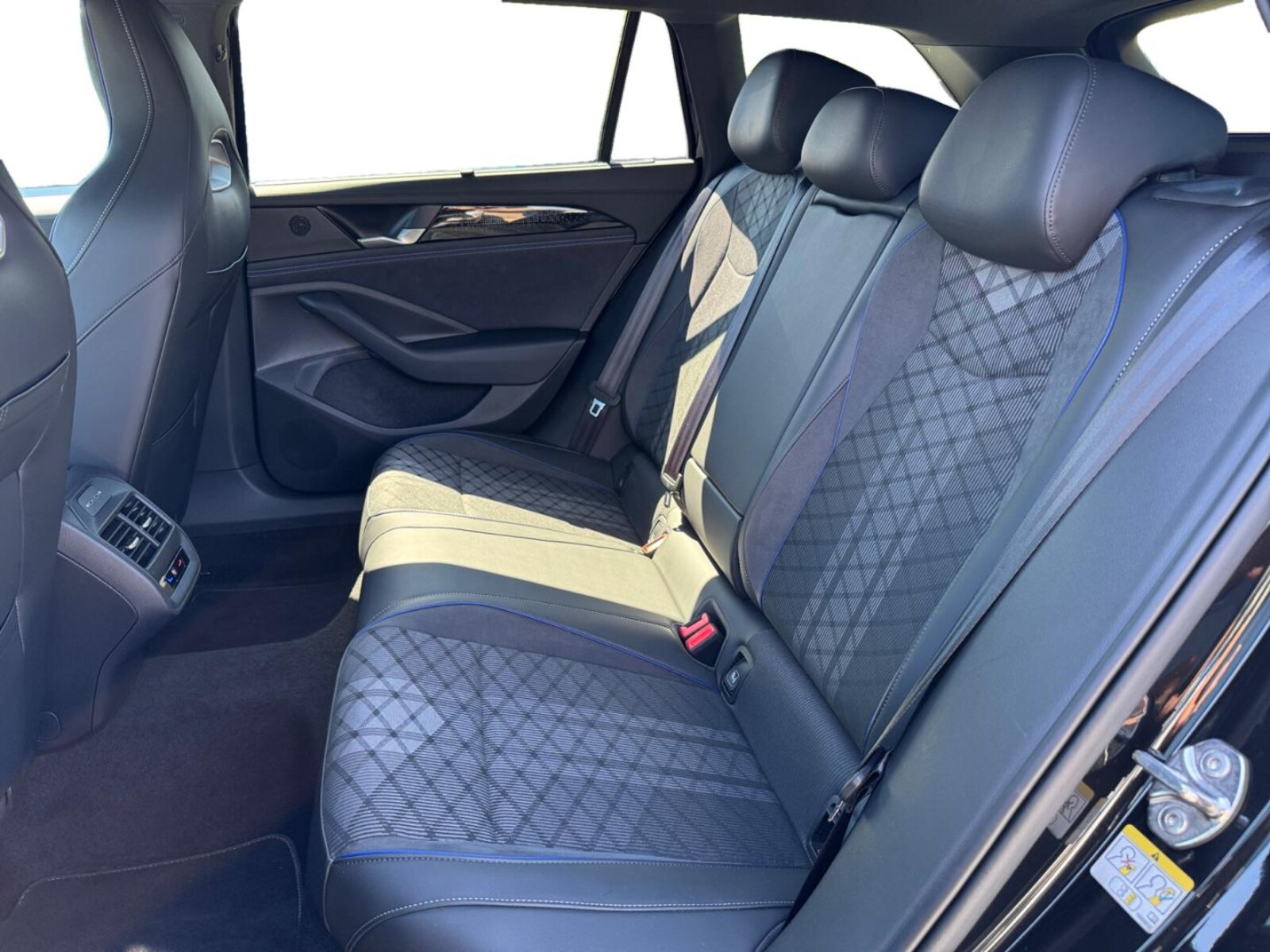 Volkswagen Passat – Bild 10