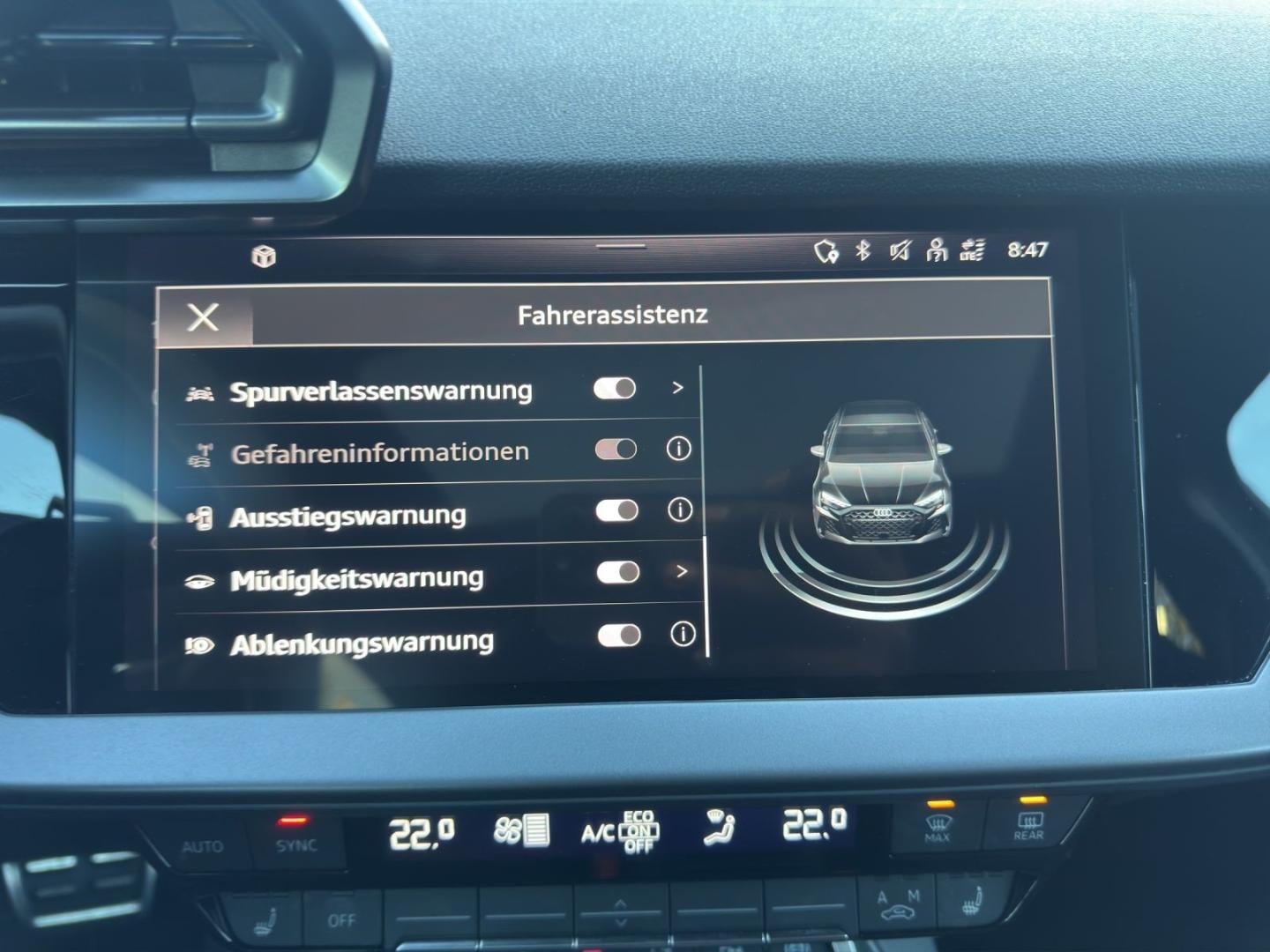 Bild über Audi RS 3 Limousine TFSI quattro S tronic - für weitere Informationen kontaktieren Sie den Audi Partner