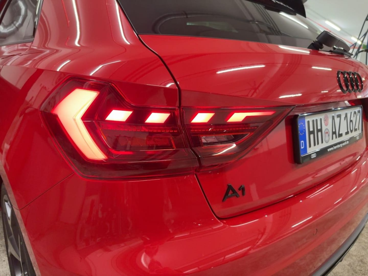 Bild über Audi A1 Sportback S line 40 TFSI S tronic - für weitere Informationen kontaktieren Sie den Audi Partner