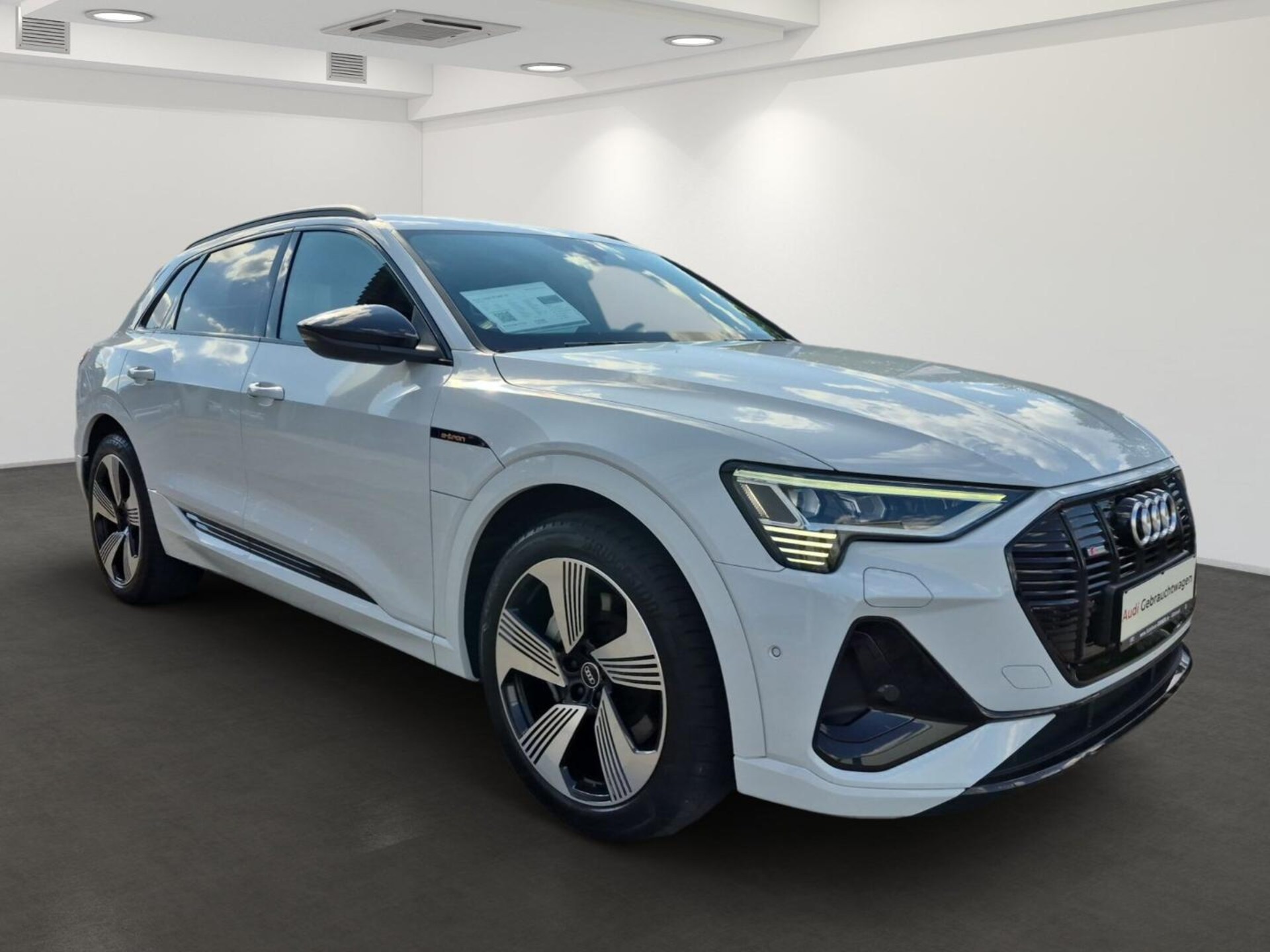 Audi e-tron S line