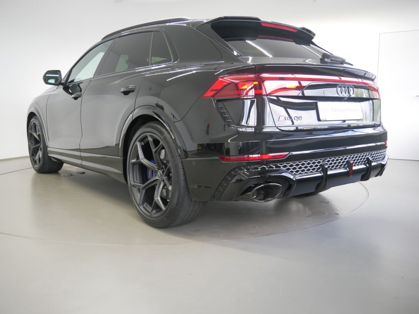 Bild über Audi RS Q8 SUV TFSI quattro 471 kW tiptronic - für weitere Informationen kontaktieren Sie den Audi Partner