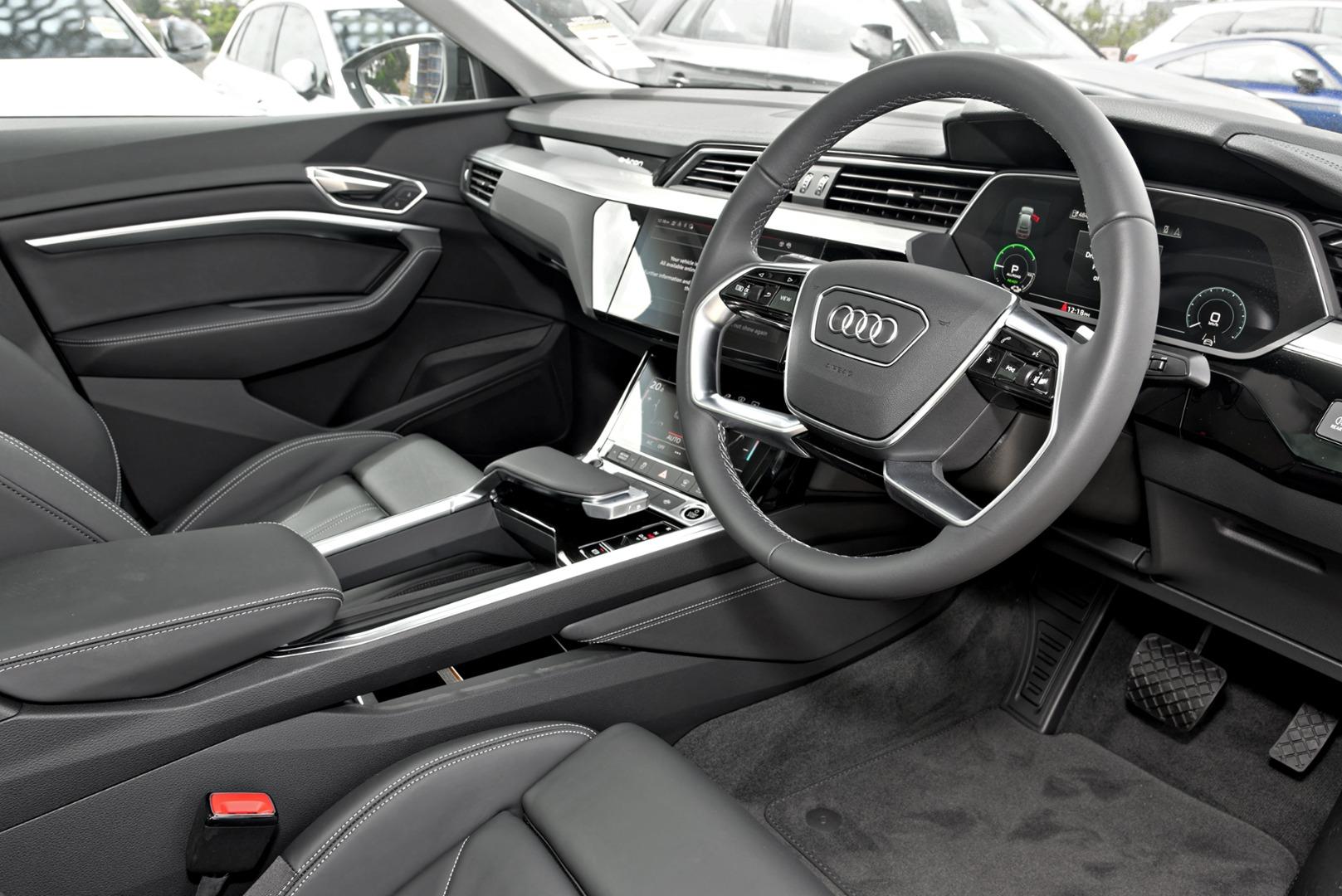 Image about Audi Q8 Sportback e-tron 55 e-tron quattro S line 300,00 kW