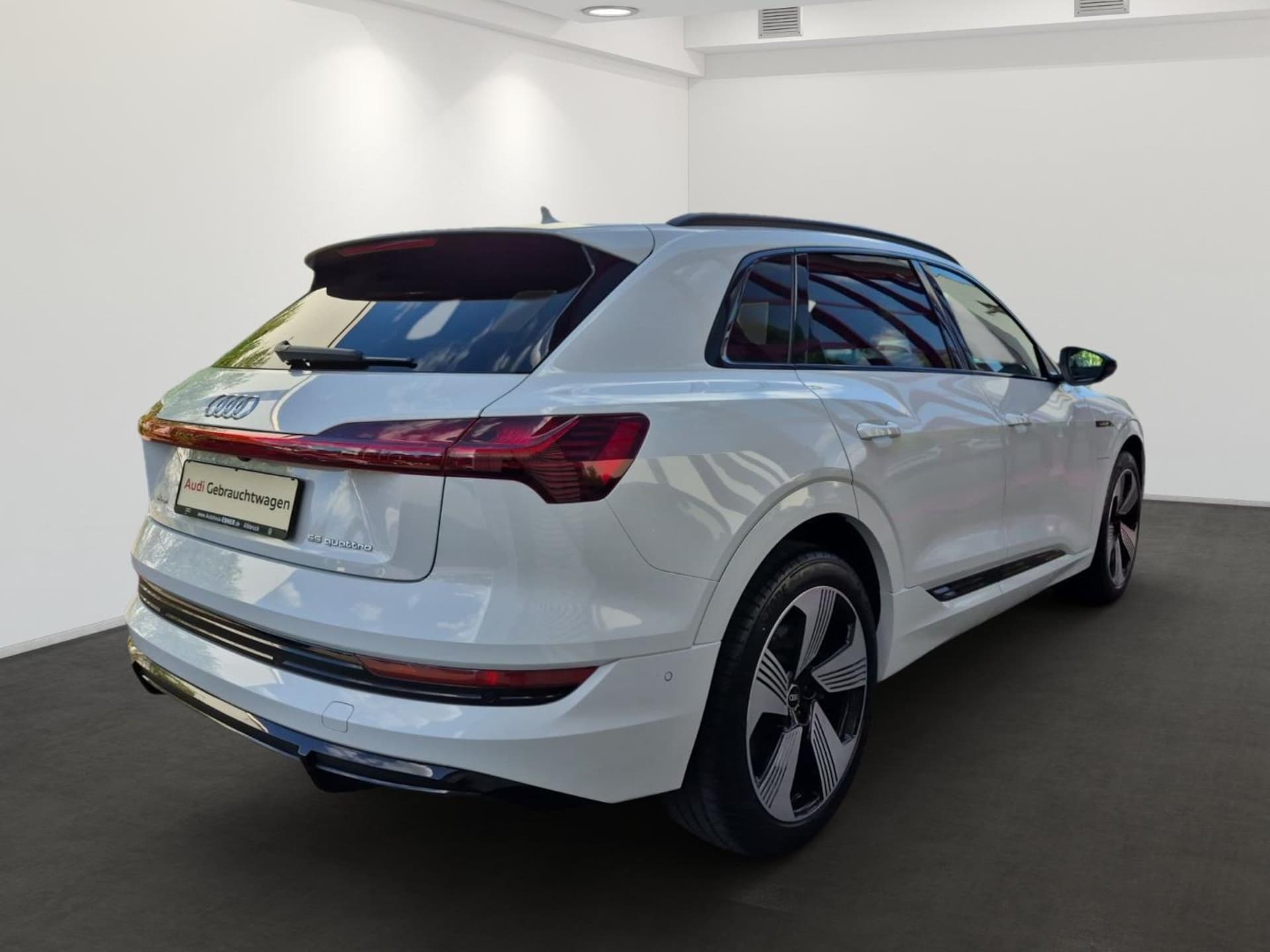 Audi e-tron S line