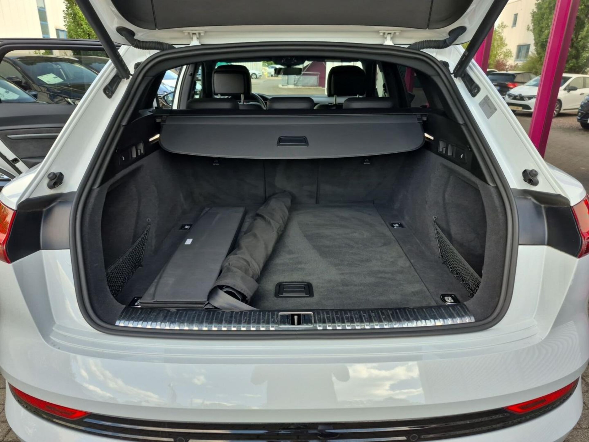 Audi e-tron S line
