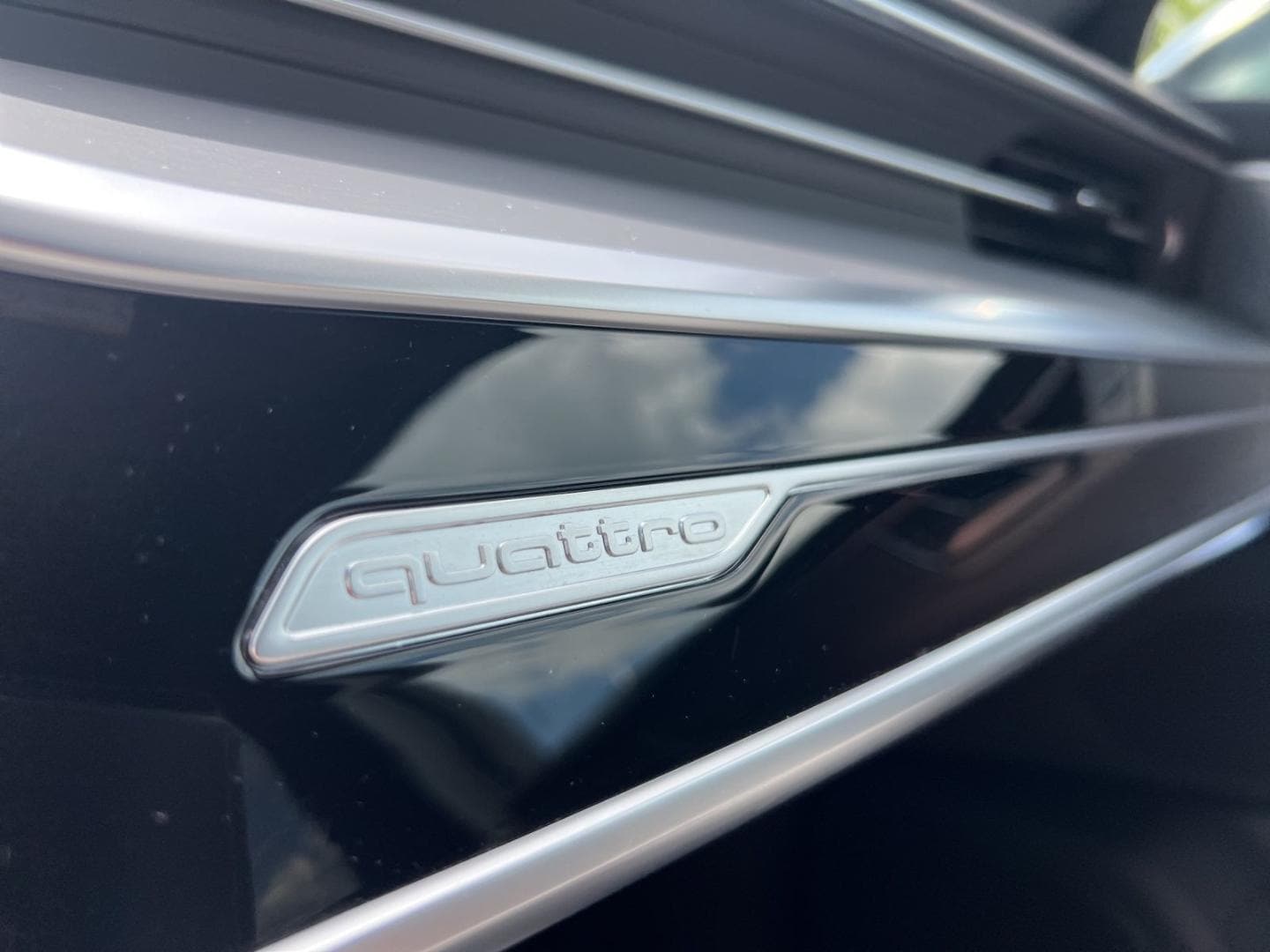 Bild über Audi S6 Limousine TDI quattro tiptronic - für weitere Informationen kontaktieren Sie den Audi Partner