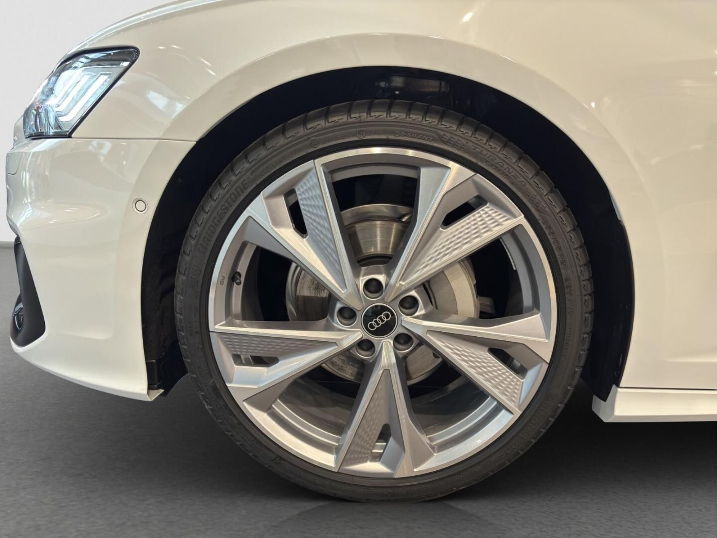 Bild über Audi A6 Avant S line 40 TDI quattro S tronic - für weitere Informationen kontaktieren Sie den Audi Partner