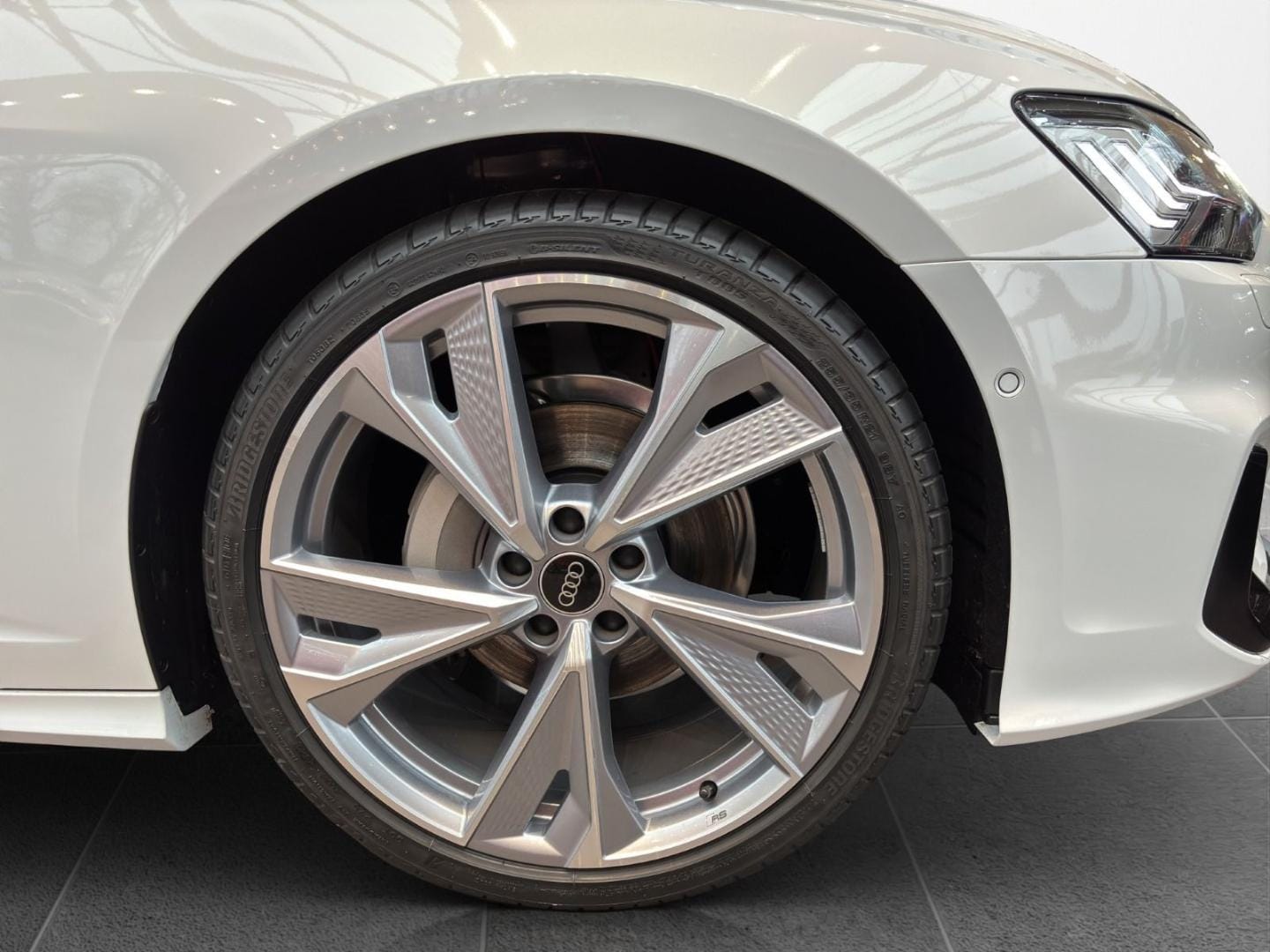 Bild über Audi A6 Avant S line 40 TDI quattro S tronic - für weitere Informationen kontaktieren Sie den Audi Partner
