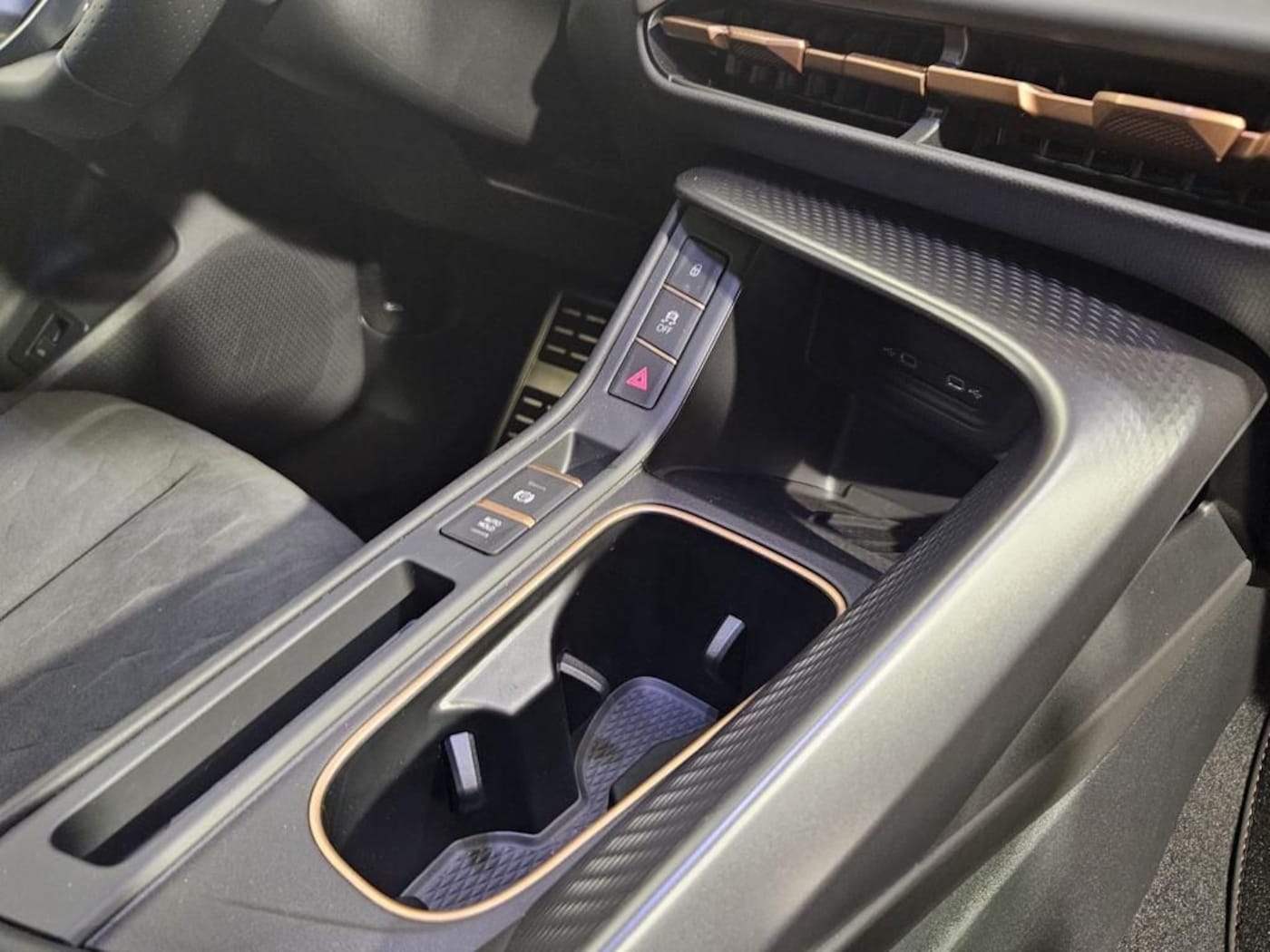 CUPRA Terramar 1.5 eTSI Beyond DSG 110 kW (150 CV) — photo 11