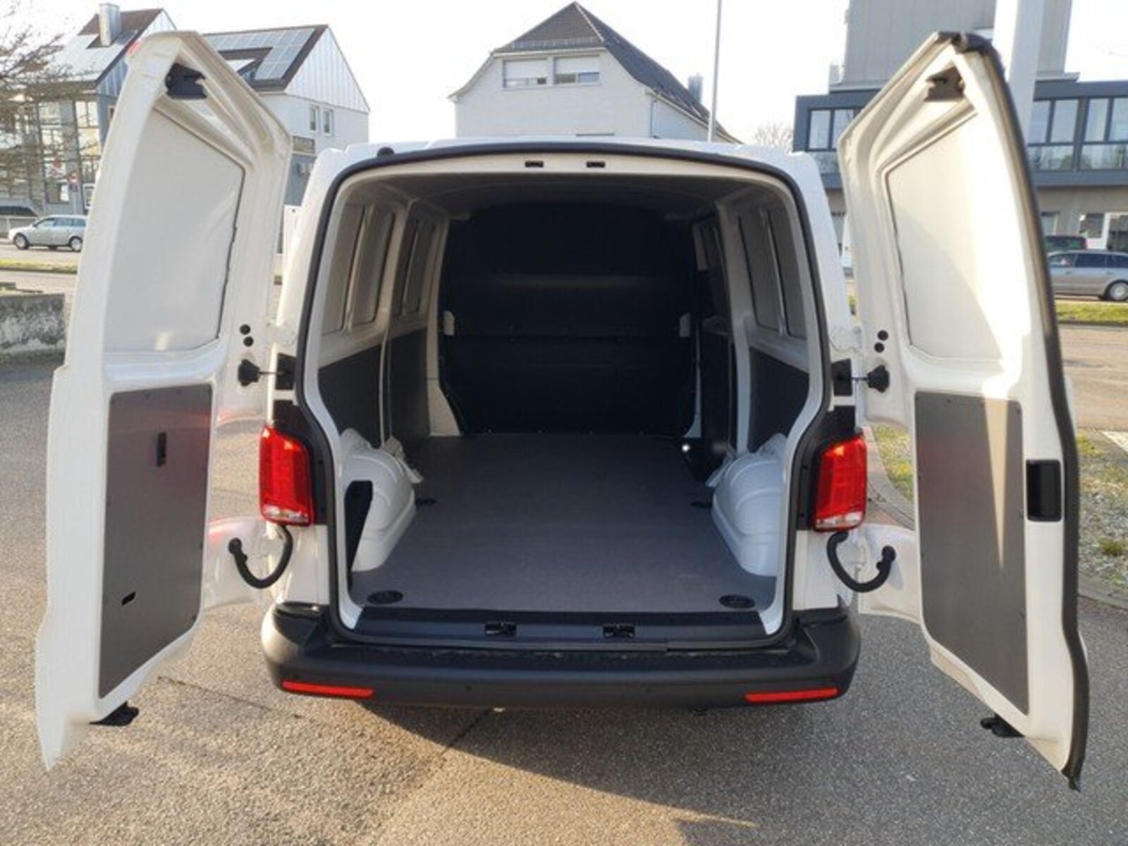 Volkswagen T6.1 Transporter Kasten langer Radstand – Bild 6