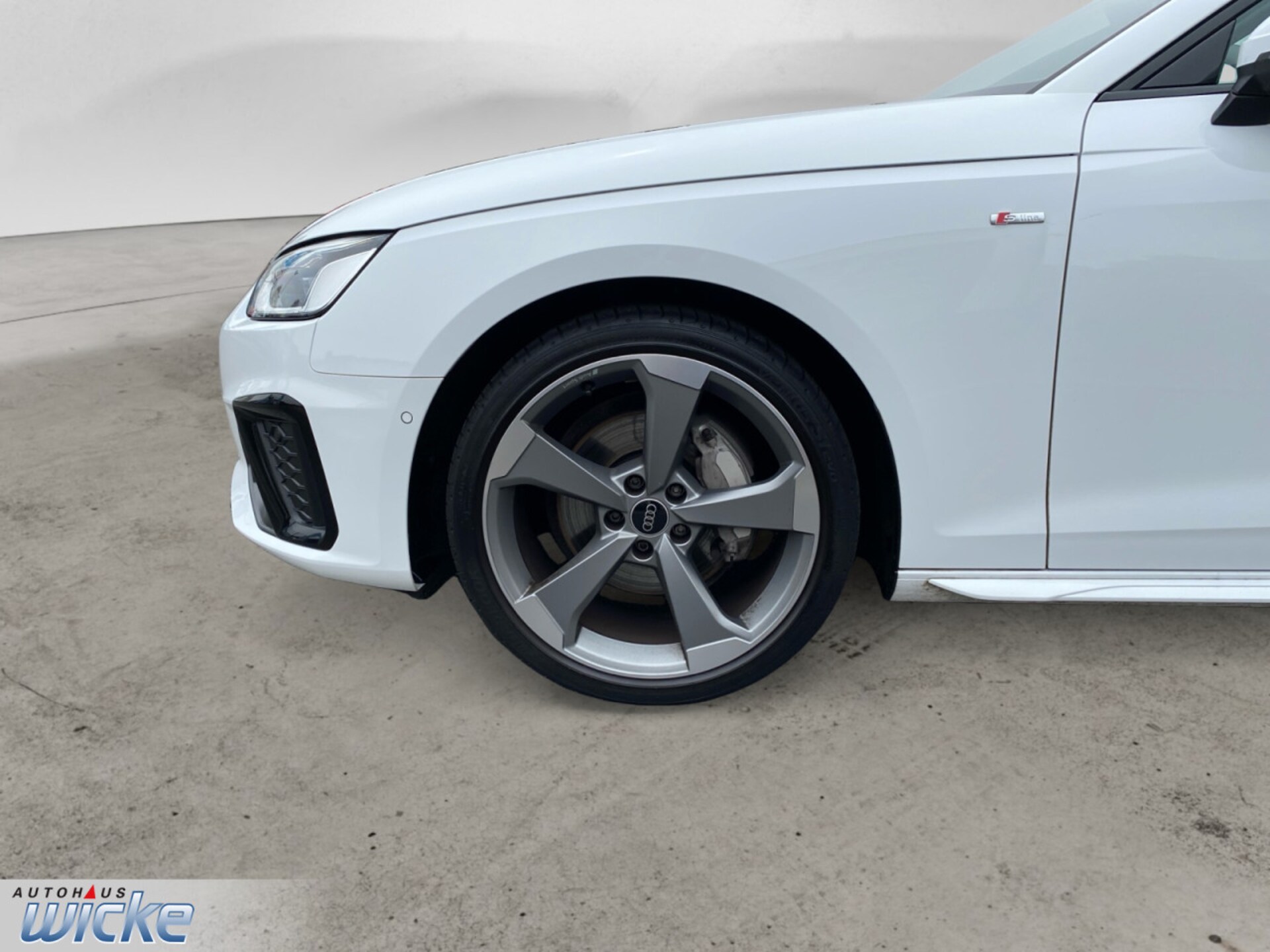 Audi A4 Avant S line
