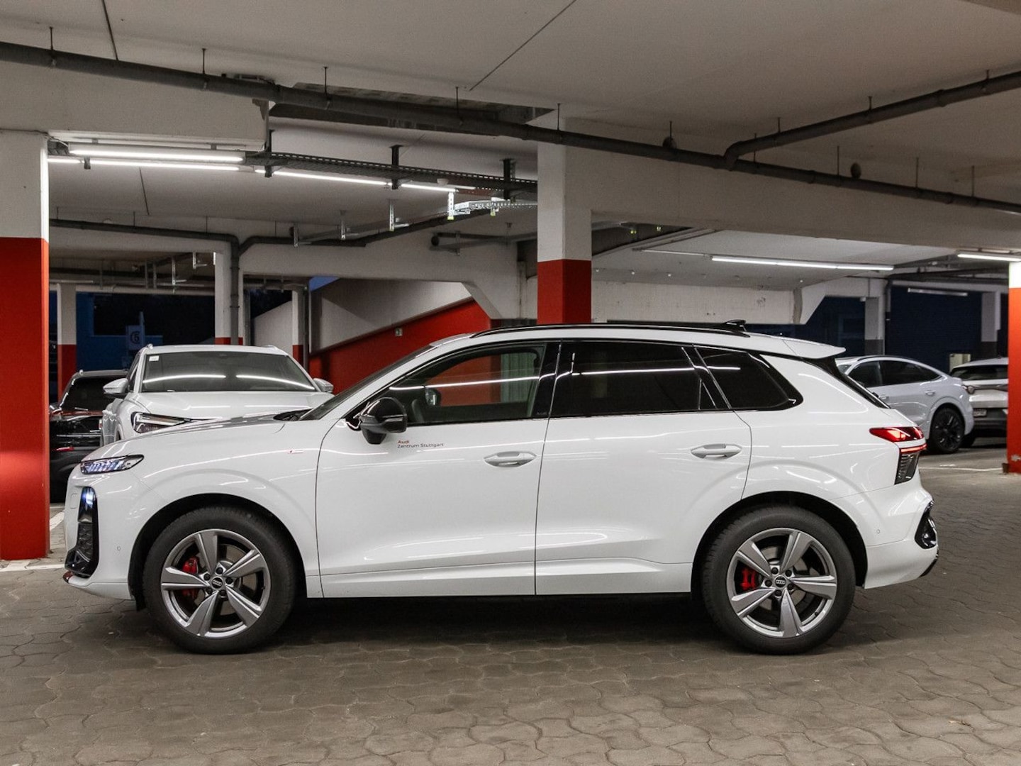 Bild über Audi Q3 SUV TFSI quattro 195 kW S tronic - für weitere Informationen kontaktieren Sie den Audi Partner