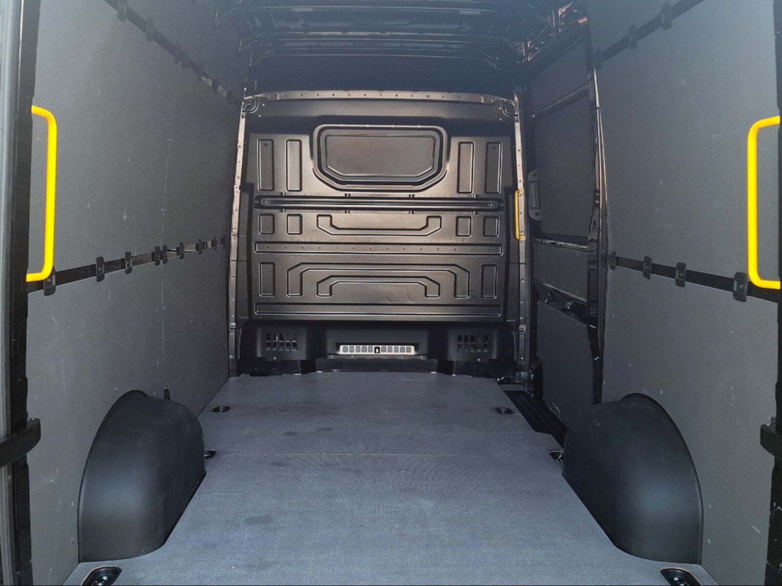 Volkswagen Crafter Kasten mittlerer Radstand – Bild 14