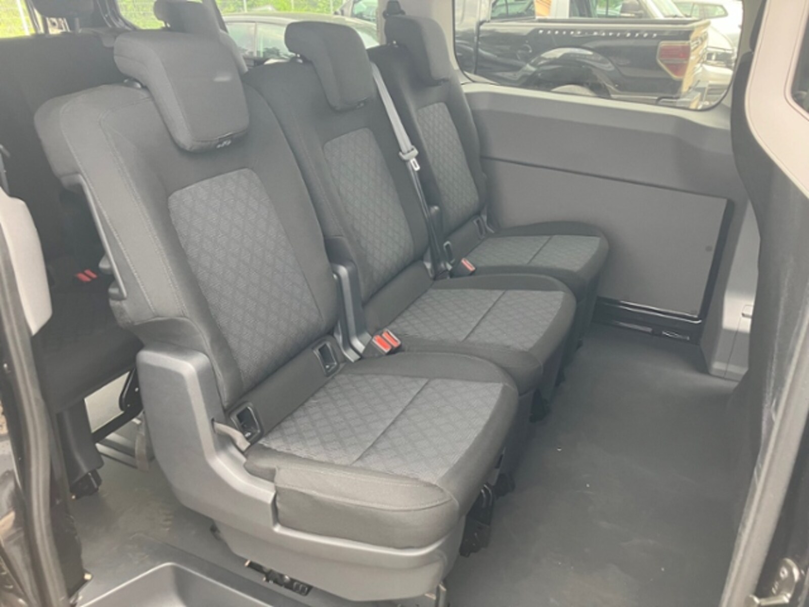 Volkswagen Transporter Kombi langer Radstand – Bild 30