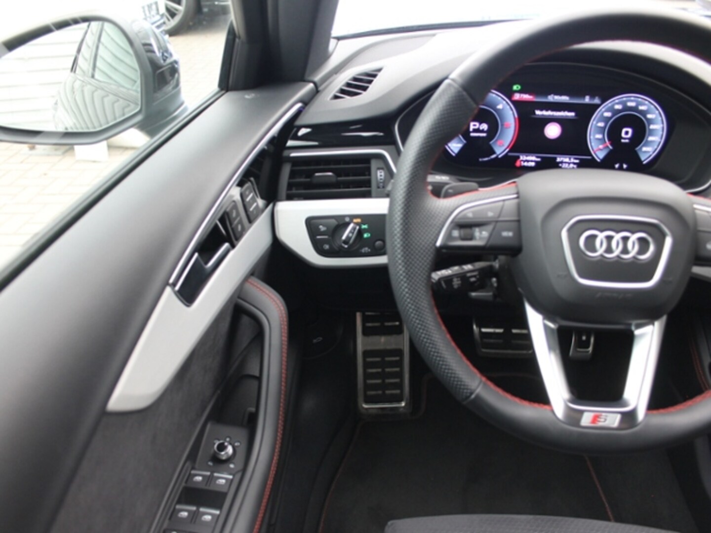 Bild über Audi A4 Avant S line 40 TDI S tronic - für weitere Informationen kontaktieren Sie den Audi Partner