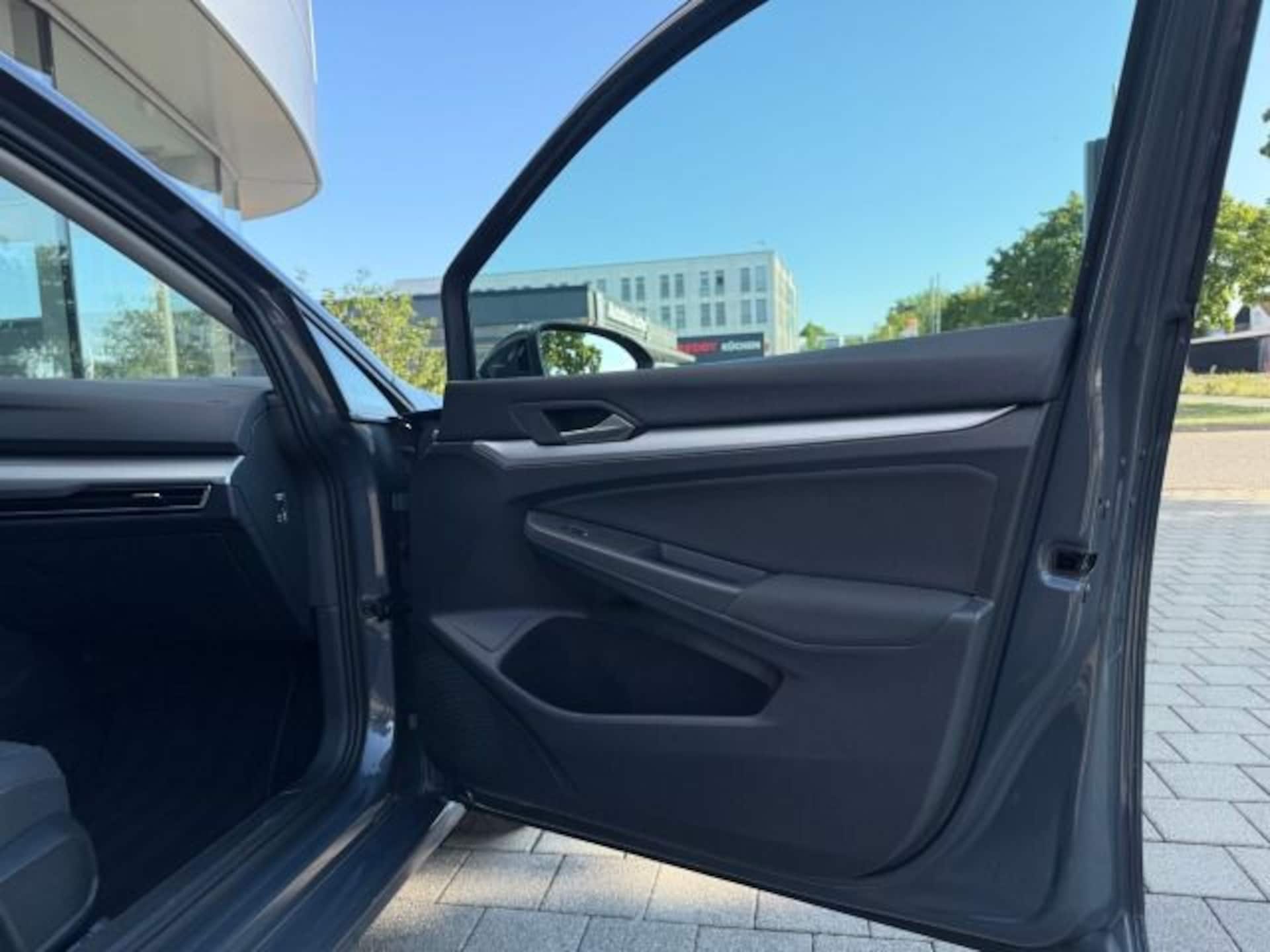 Volkswagen Golf Variant Life