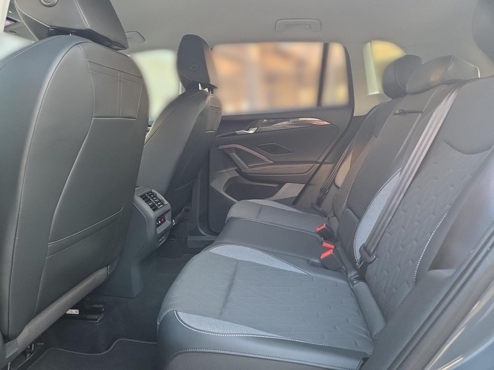 Volkswagen Tiguan – Bild 12