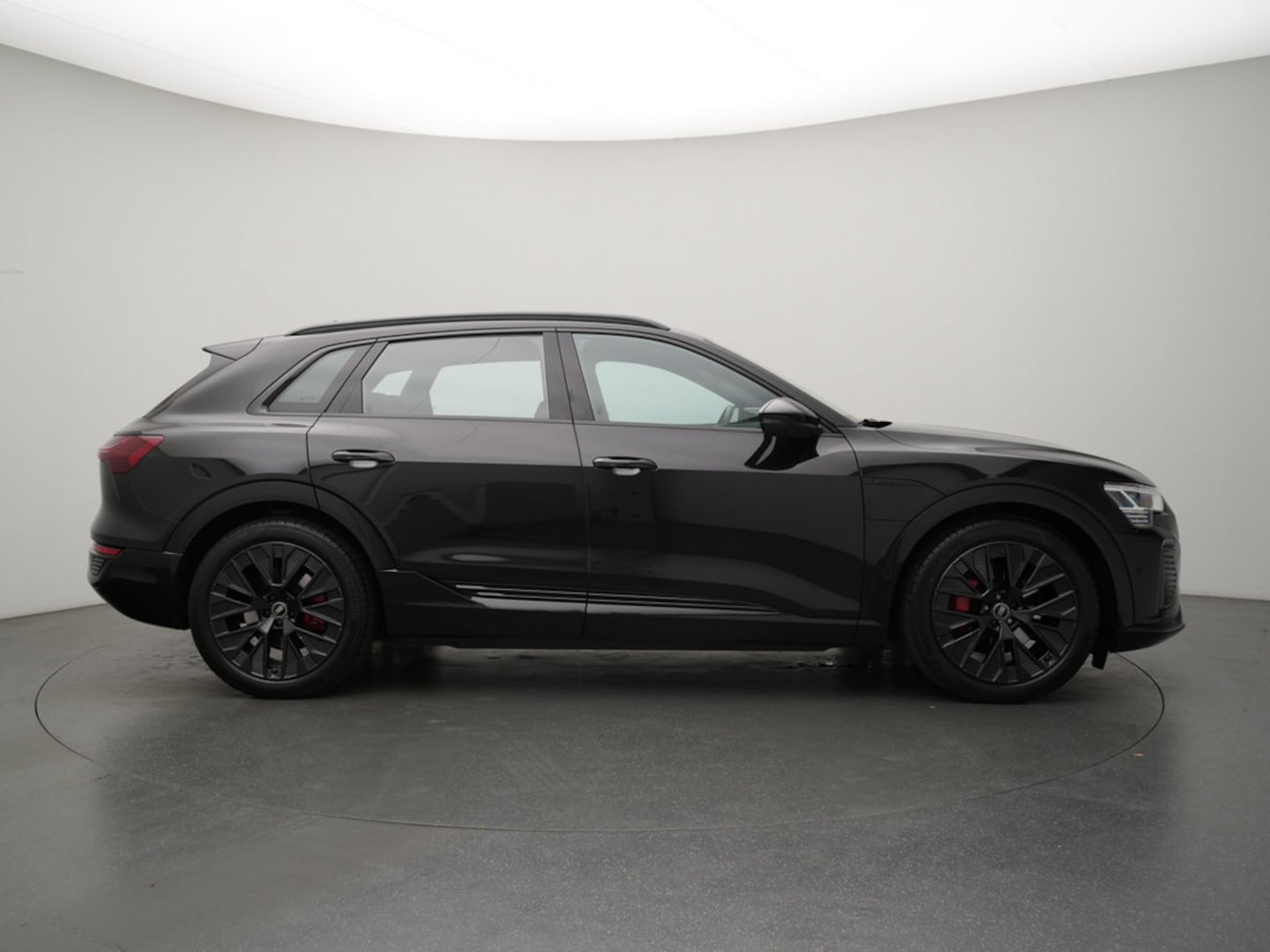 Bild über Audi Q8 e-tron S line 50 e-tron quattro - für weitere Informationen kontaktieren Sie den Audi Partner