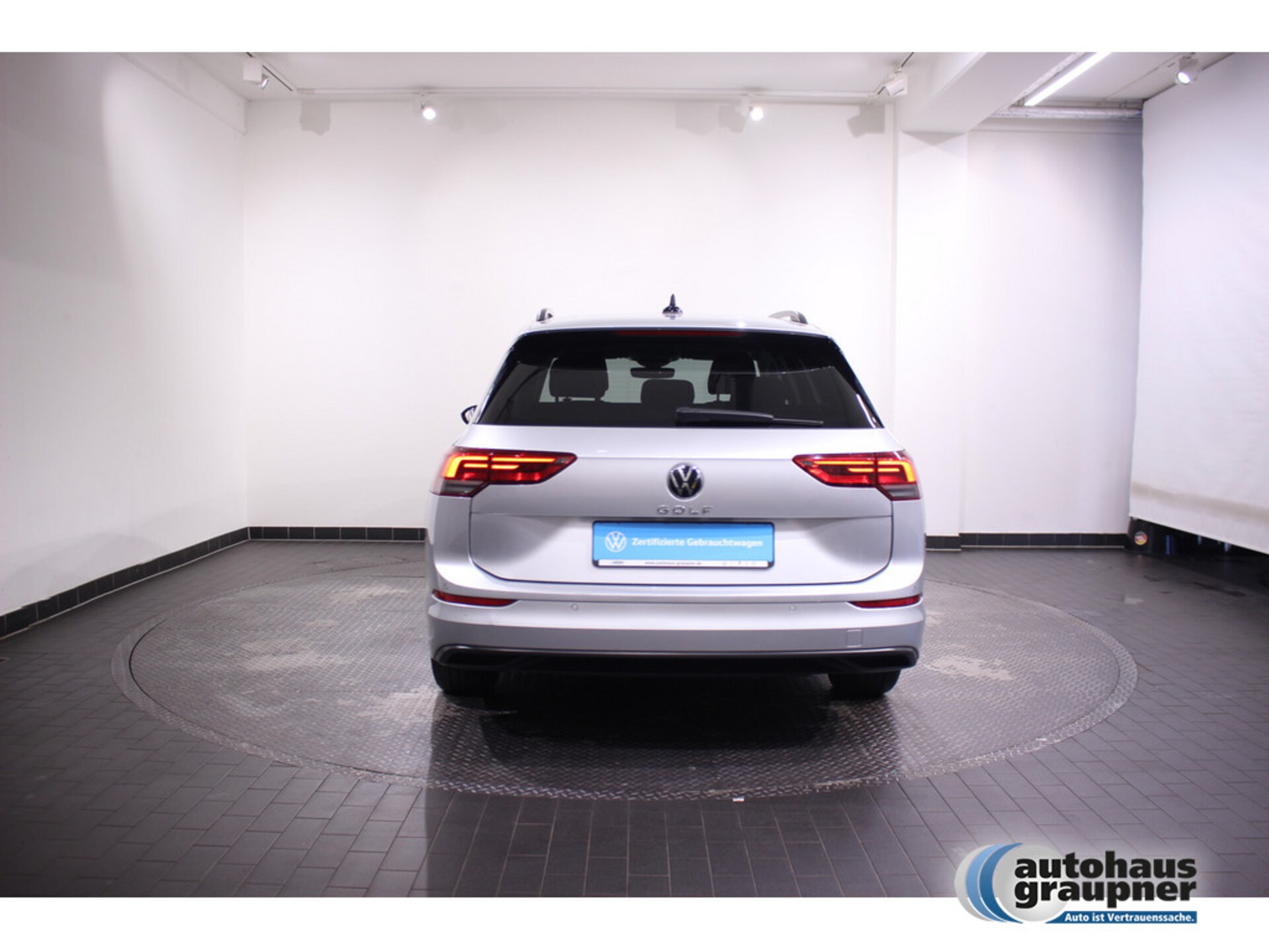 Volkswagen Golf Variant Life