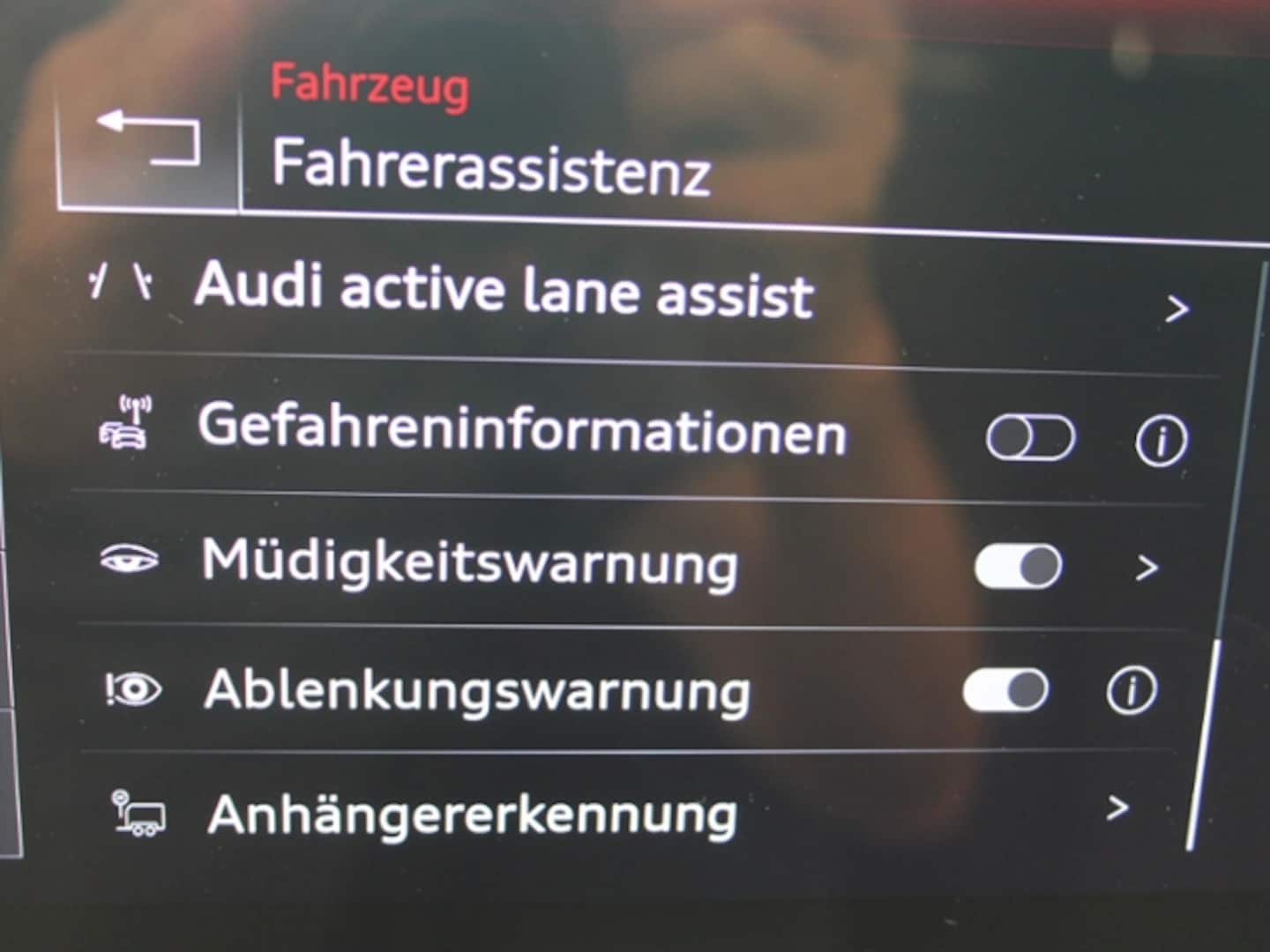 Bild über Audi A4 Avant S line 40 TDI S tronic - für weitere Informationen kontaktieren Sie den Audi Partner