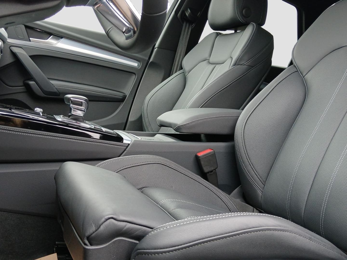 Bild über Audi Q5 TFSI e S line business 55 TFSI e quattro S tronic - für weitere Informationen kontaktieren Sie den Audi Partner