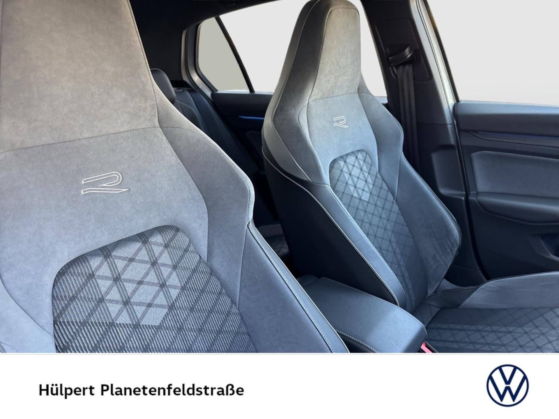 Volkswagen Golf R-Line
