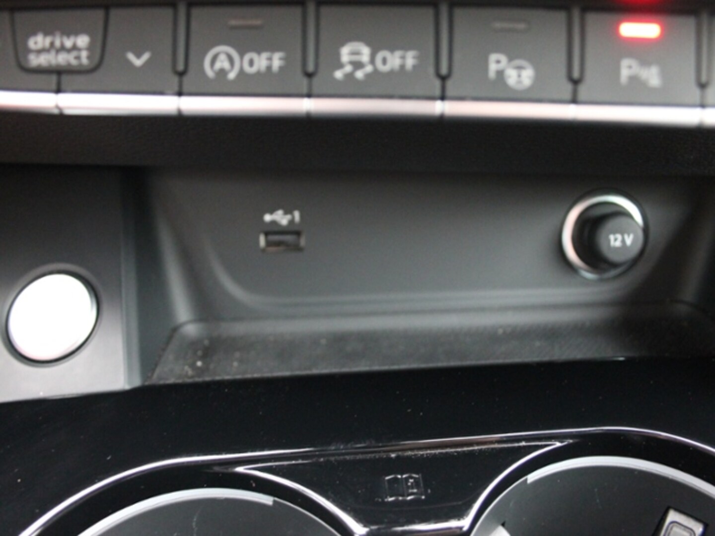 Bild über Audi A4 Avant S line 40 TDI S tronic - für weitere Informationen kontaktieren Sie den Audi Partner