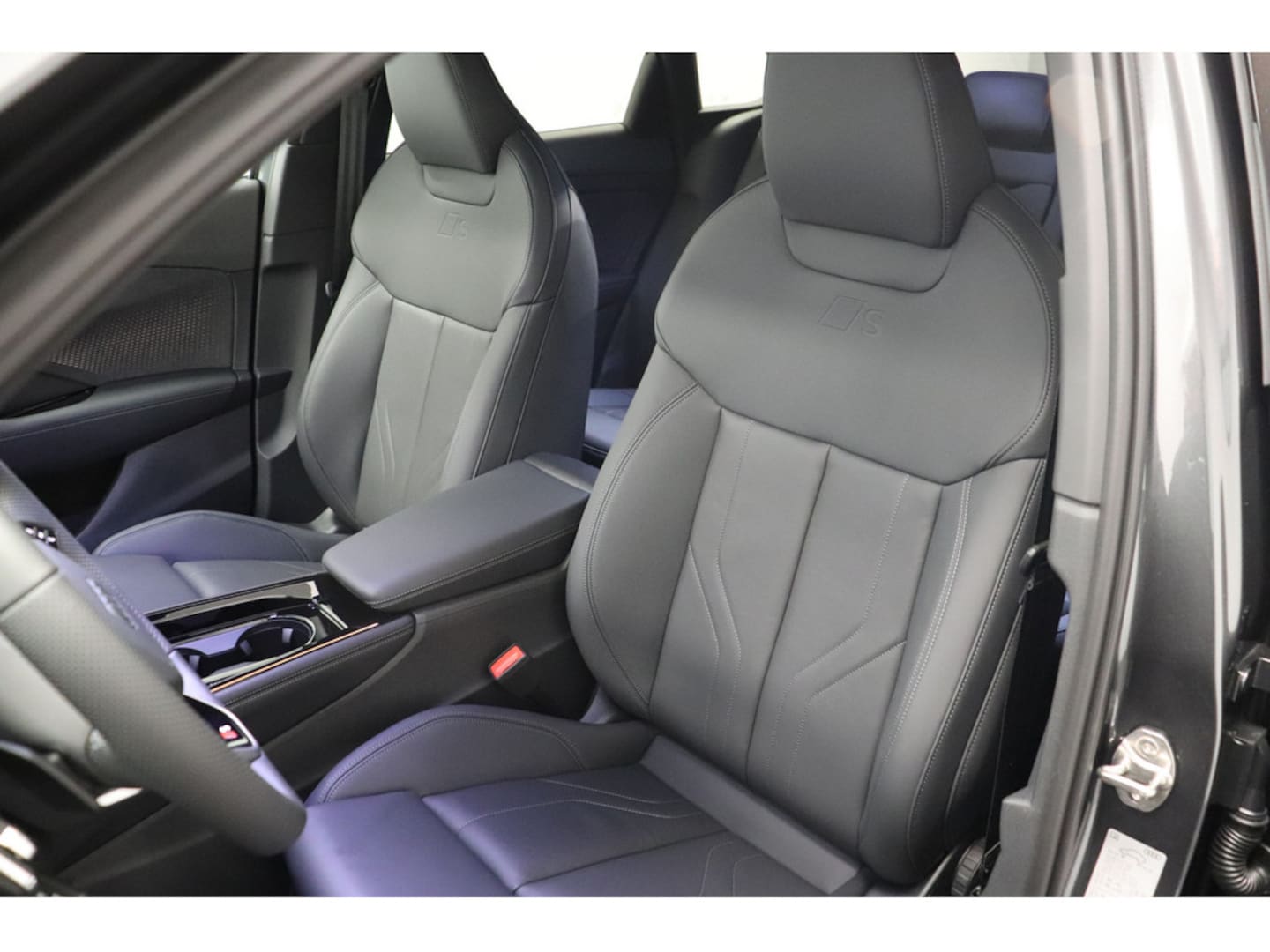 Bild über Audi Q3 SUV TFSI 110 kW S tronic - für weitere Informationen kontaktieren Sie den Audi Partner