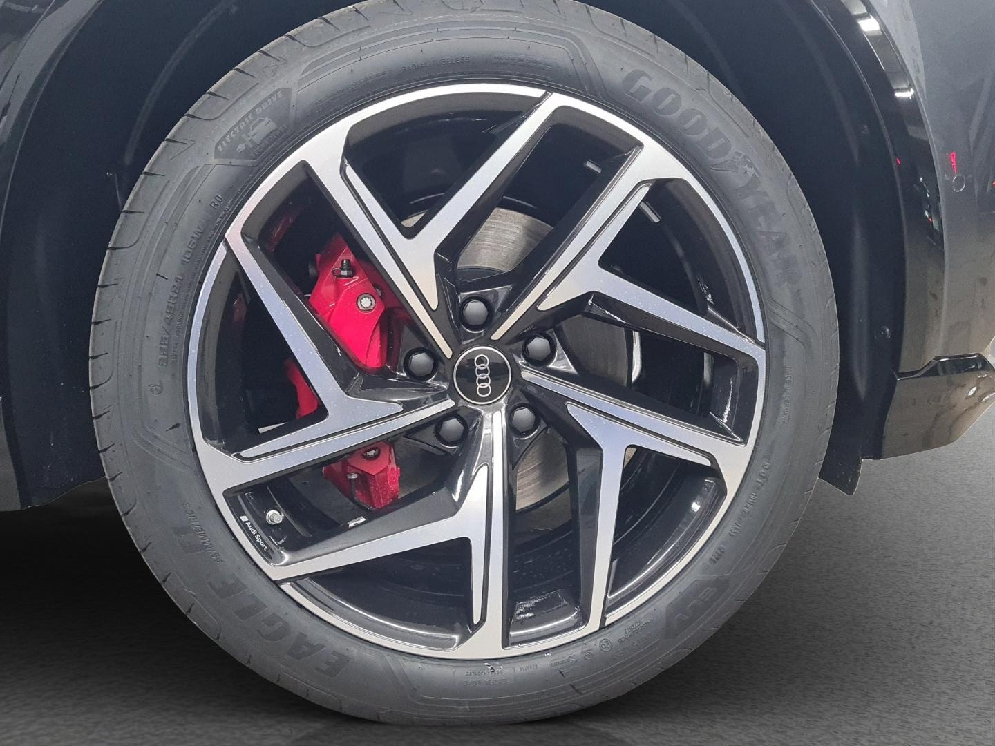 Bild über Audi Q6 SUV e-tron S line business e-tron quattro 315 kW - für weitere Informationen kontaktieren Sie den Audi Partner