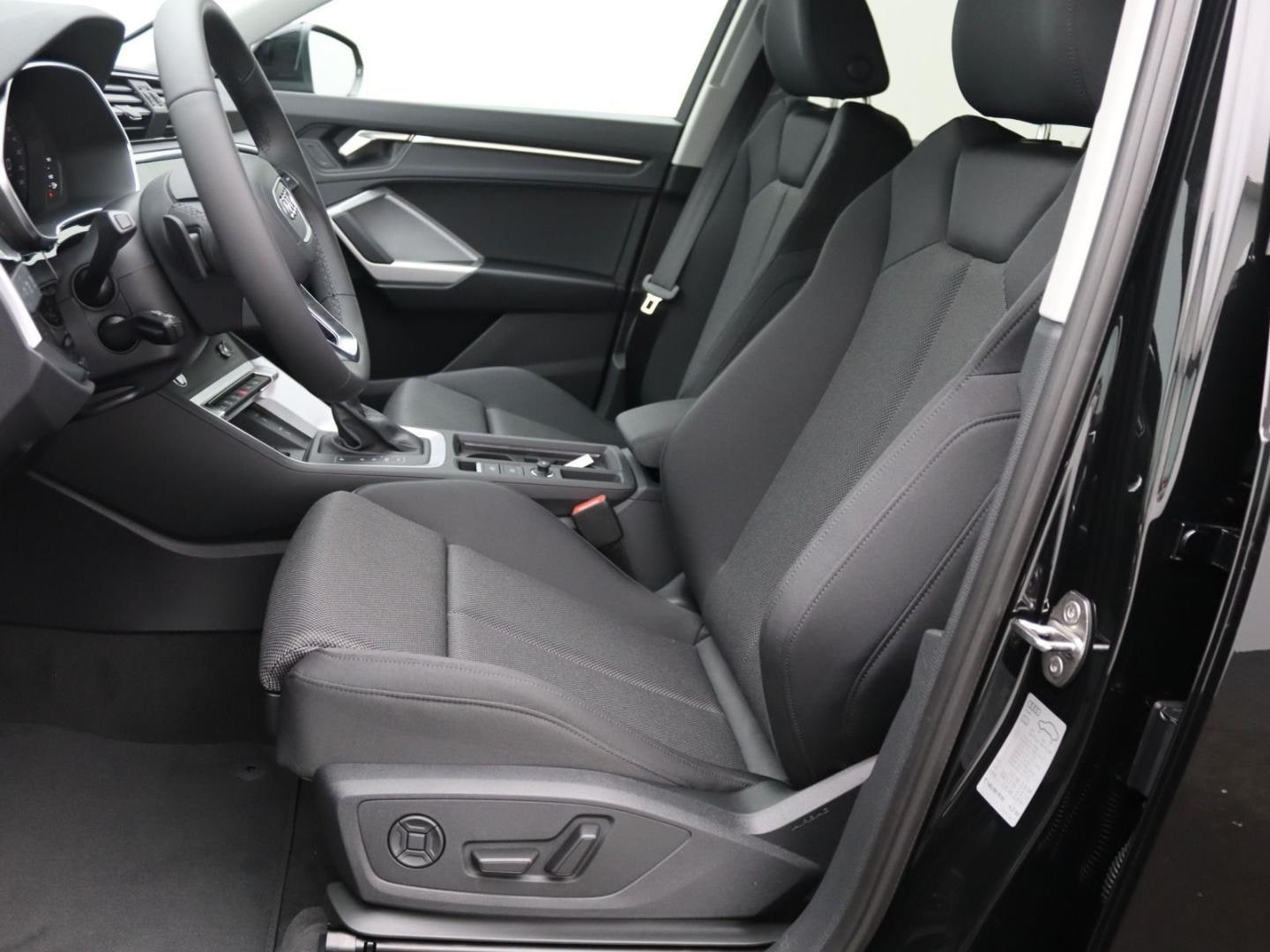 Bild über Audi Q3 advanced 35 TFSI S tronic - für weitere Informationen kontaktieren Sie den Audi Partner