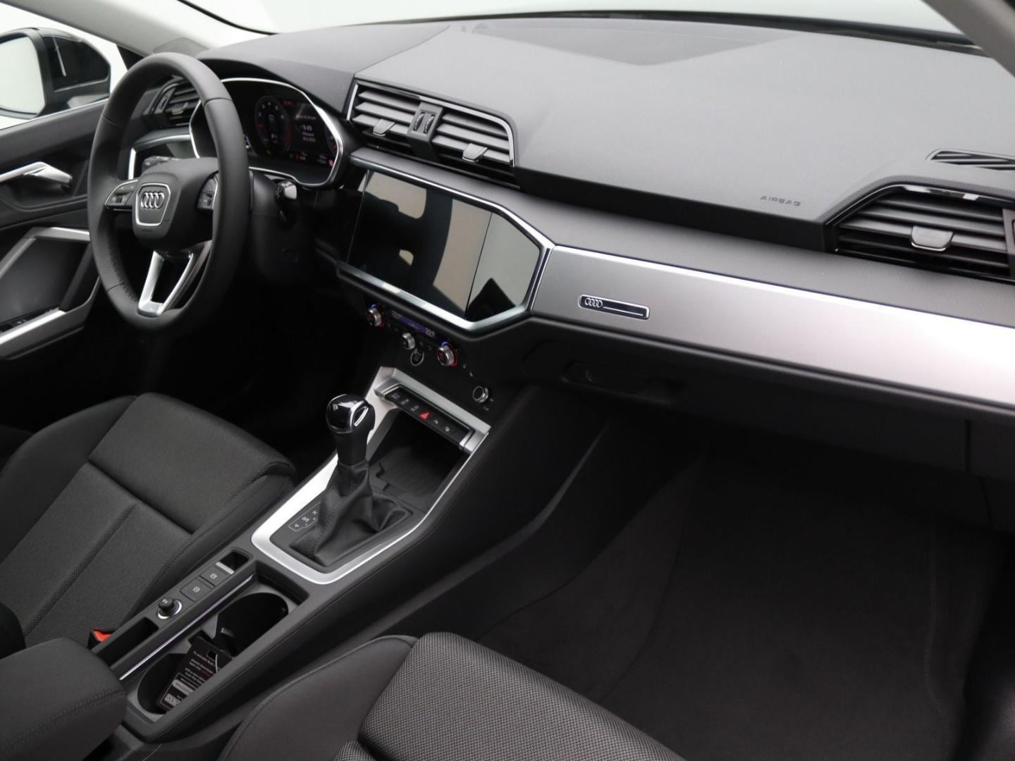Bild über Audi Q3 advanced 35 TFSI S tronic - für weitere Informationen kontaktieren Sie den Audi Partner