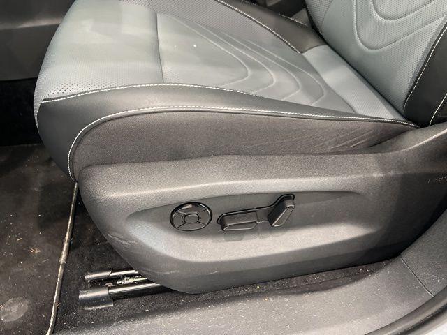 2025 Volkswagen Tiguan SE - Photo 10